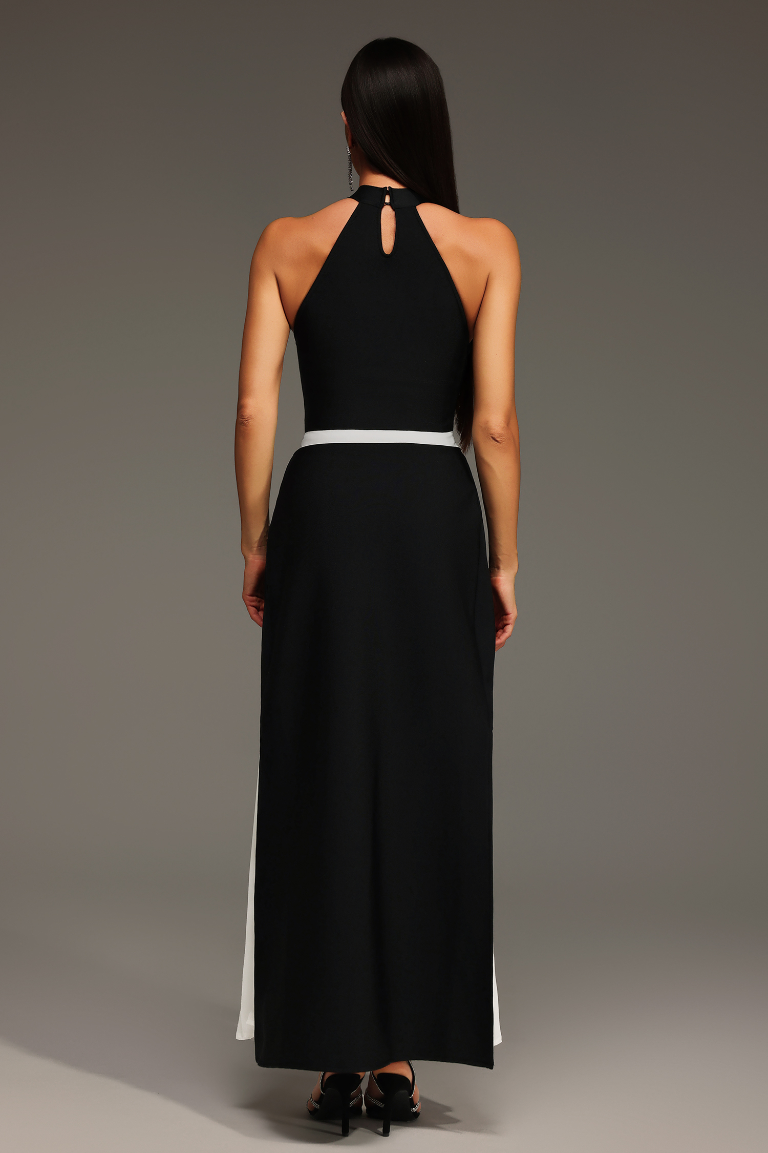 Mila Sleeveless Halter Wrinkles Maxi Dress