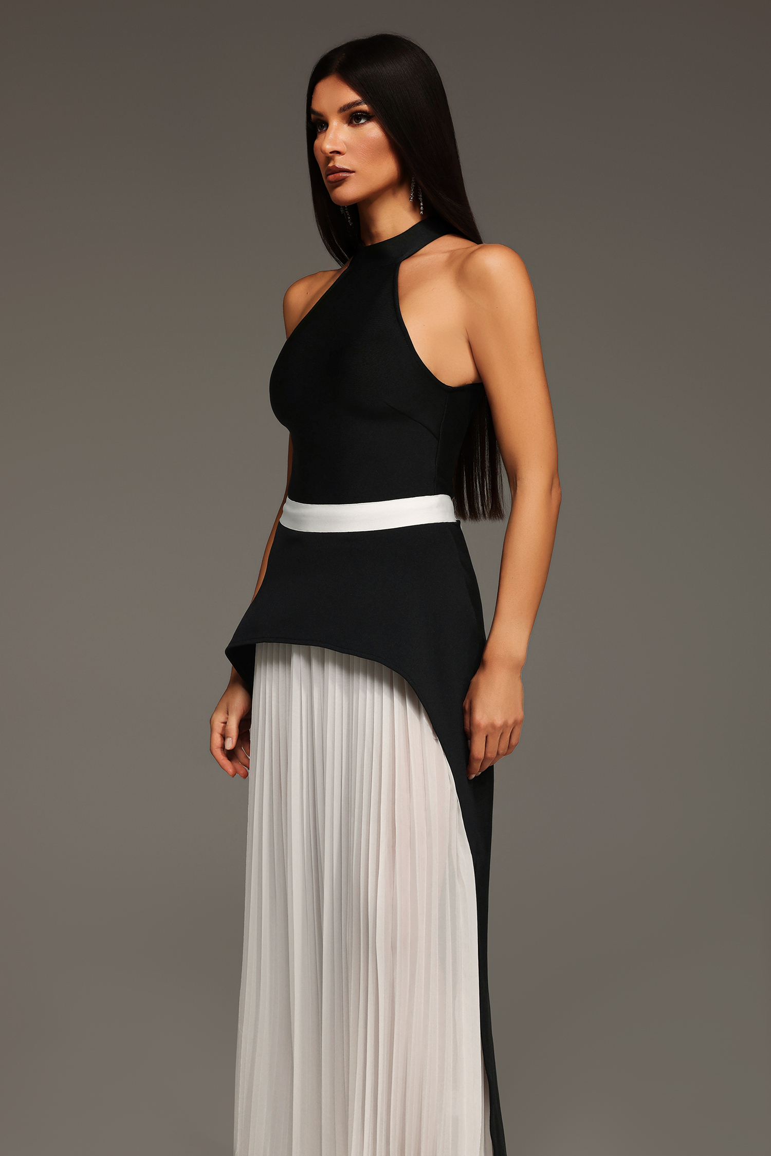 Mila Sleeveless Halter Wrinkles Maxi Dress