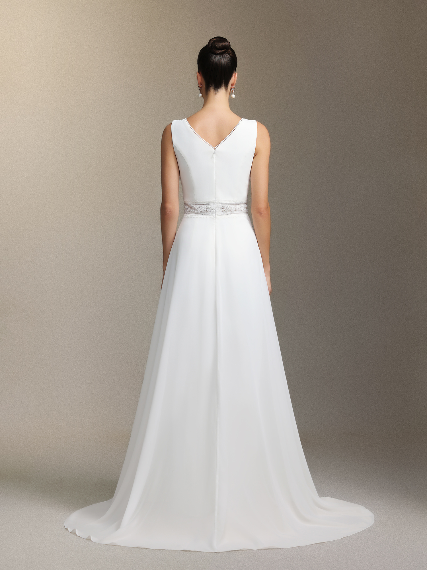 Trinvilla Deep V-neck sleeveless high-waisted maxi jumpsuit