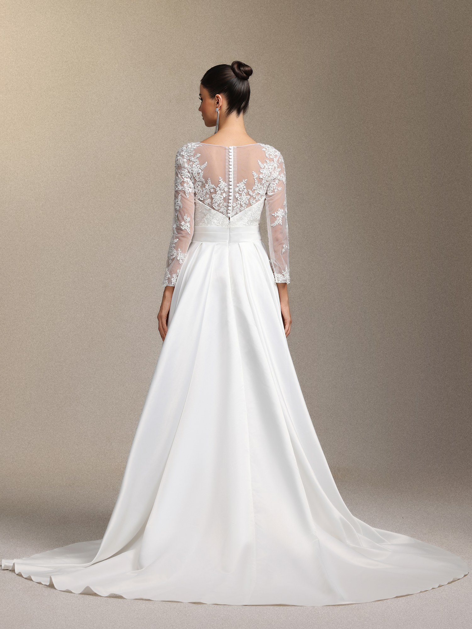 Derlyn Round-neck long-sleeved lace maxi wedding dress