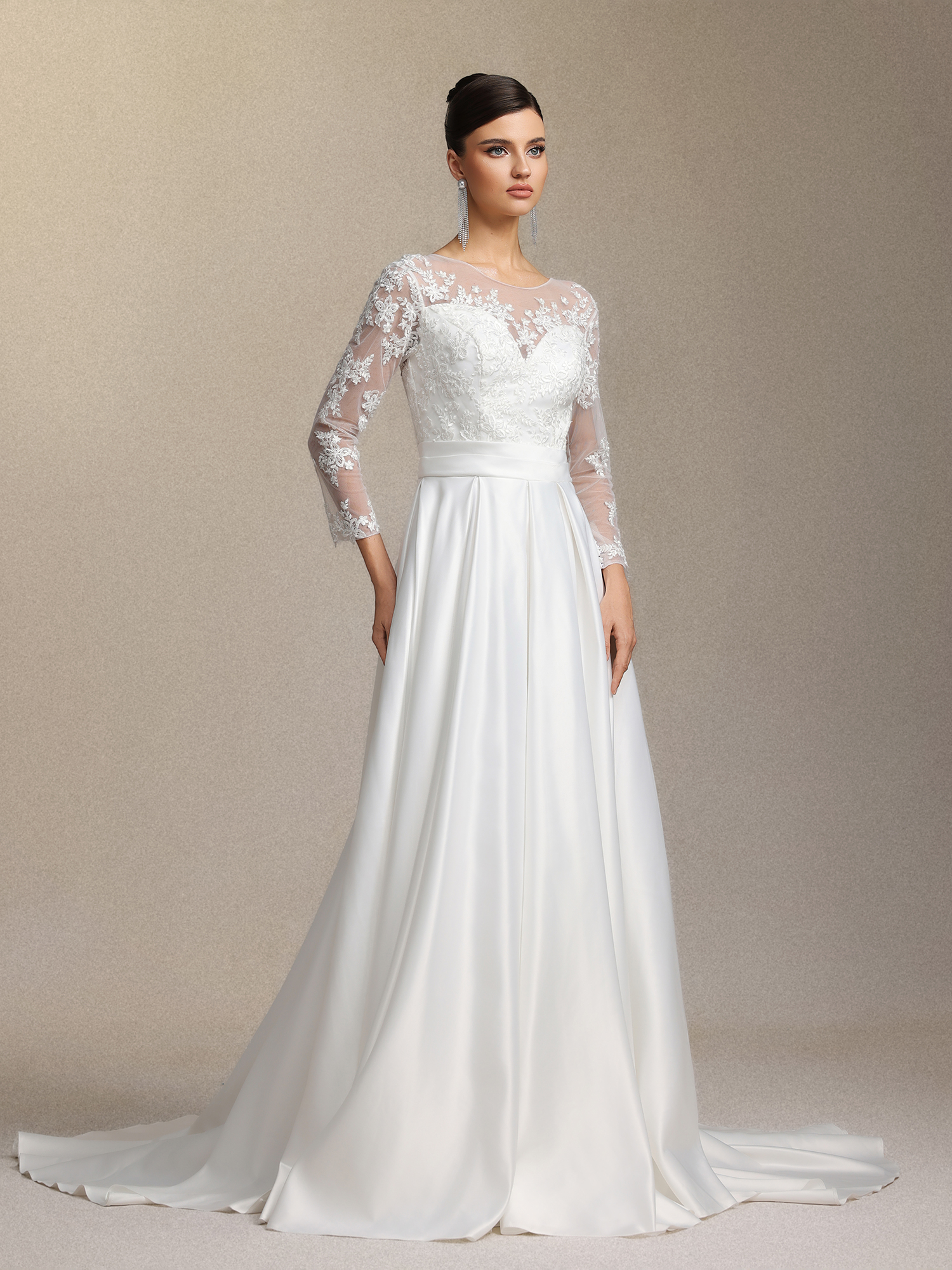 Derlyn Round-neck long-sleeved lace maxi wedding dress