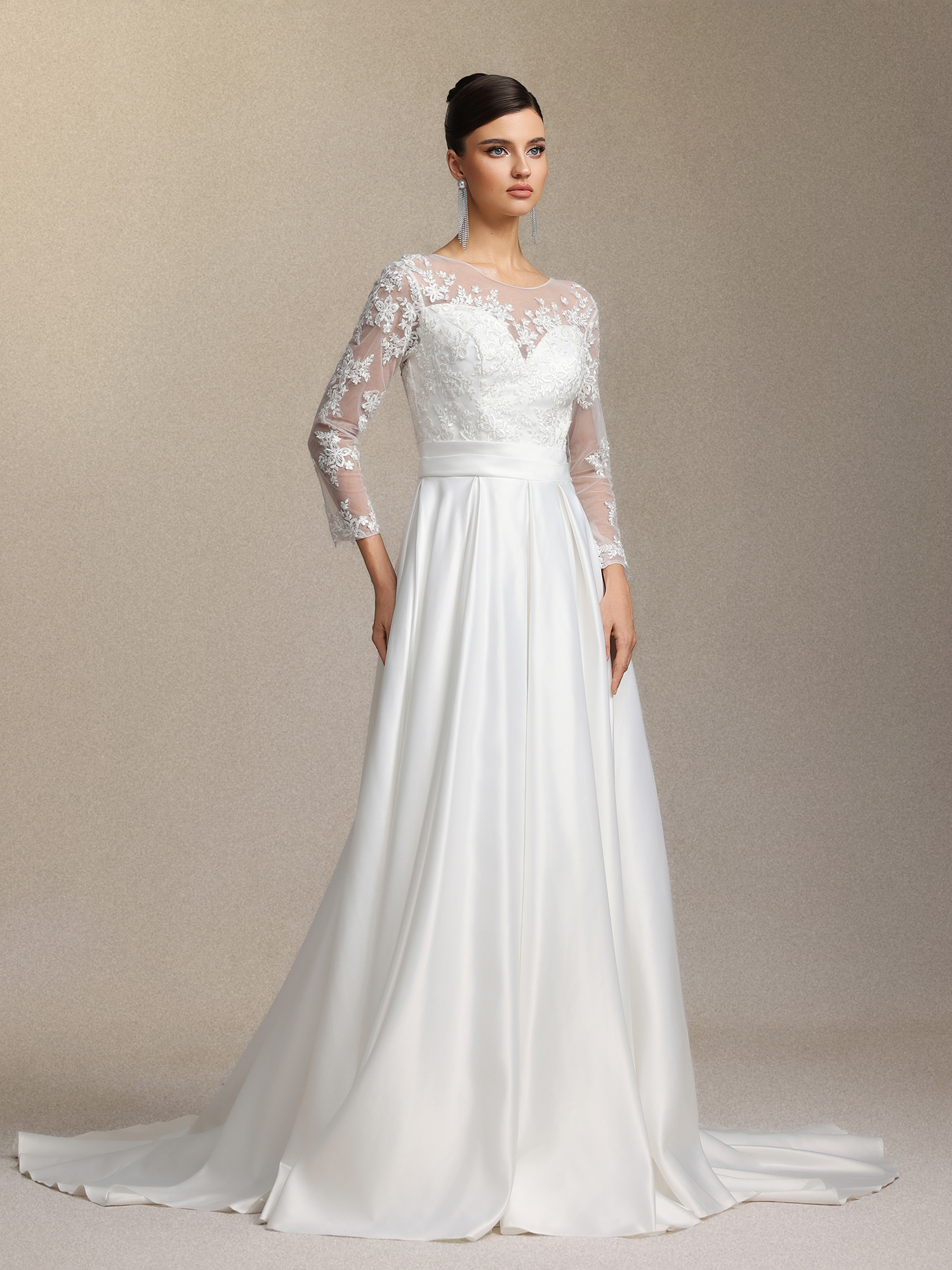 Derlyn Round-neck long-sleeved lace maxi wedding dress