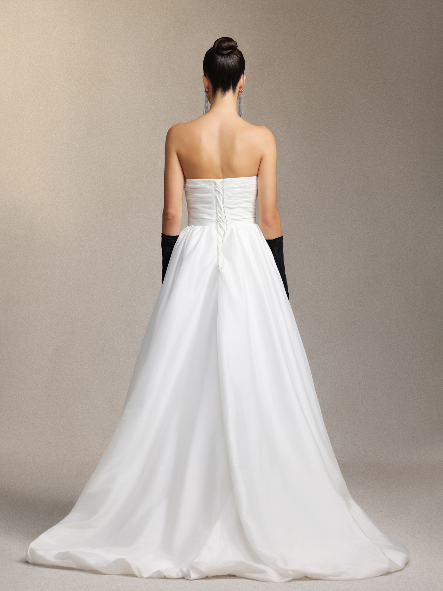 Huresa Strapless veilblack gloves short front and long back maxi wedding dress