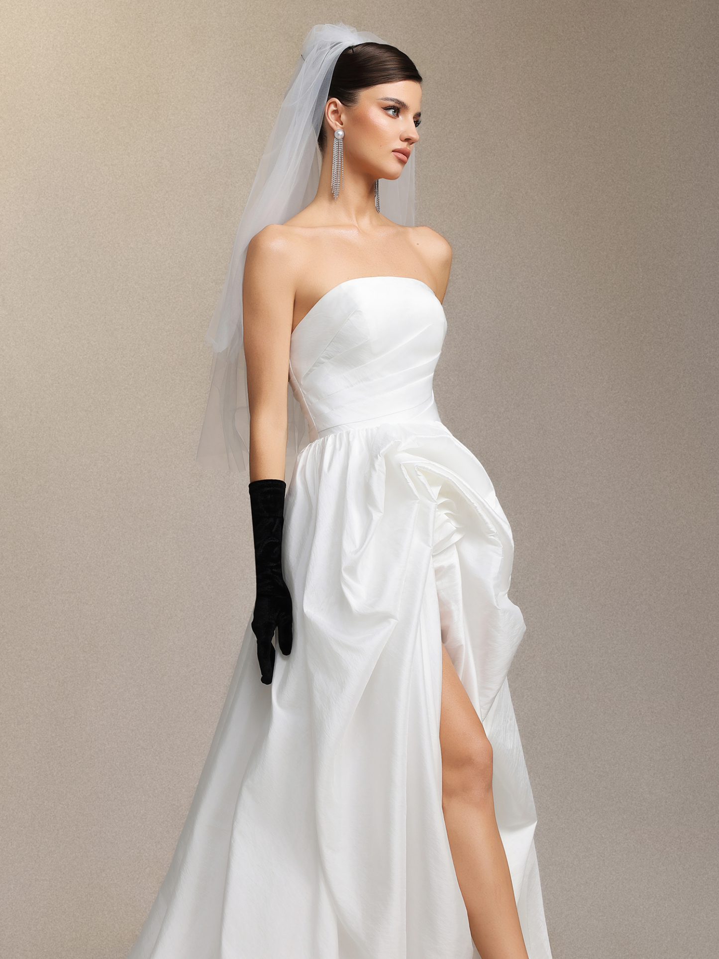 Huresa Strapless veilblack gloves short front and long back maxi wedding dress