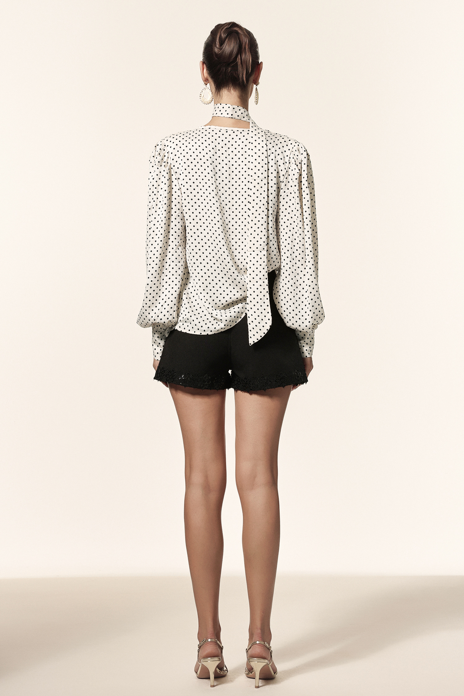 Jaxon V-Neck Long Sleeves Dot Printed Streamer Top