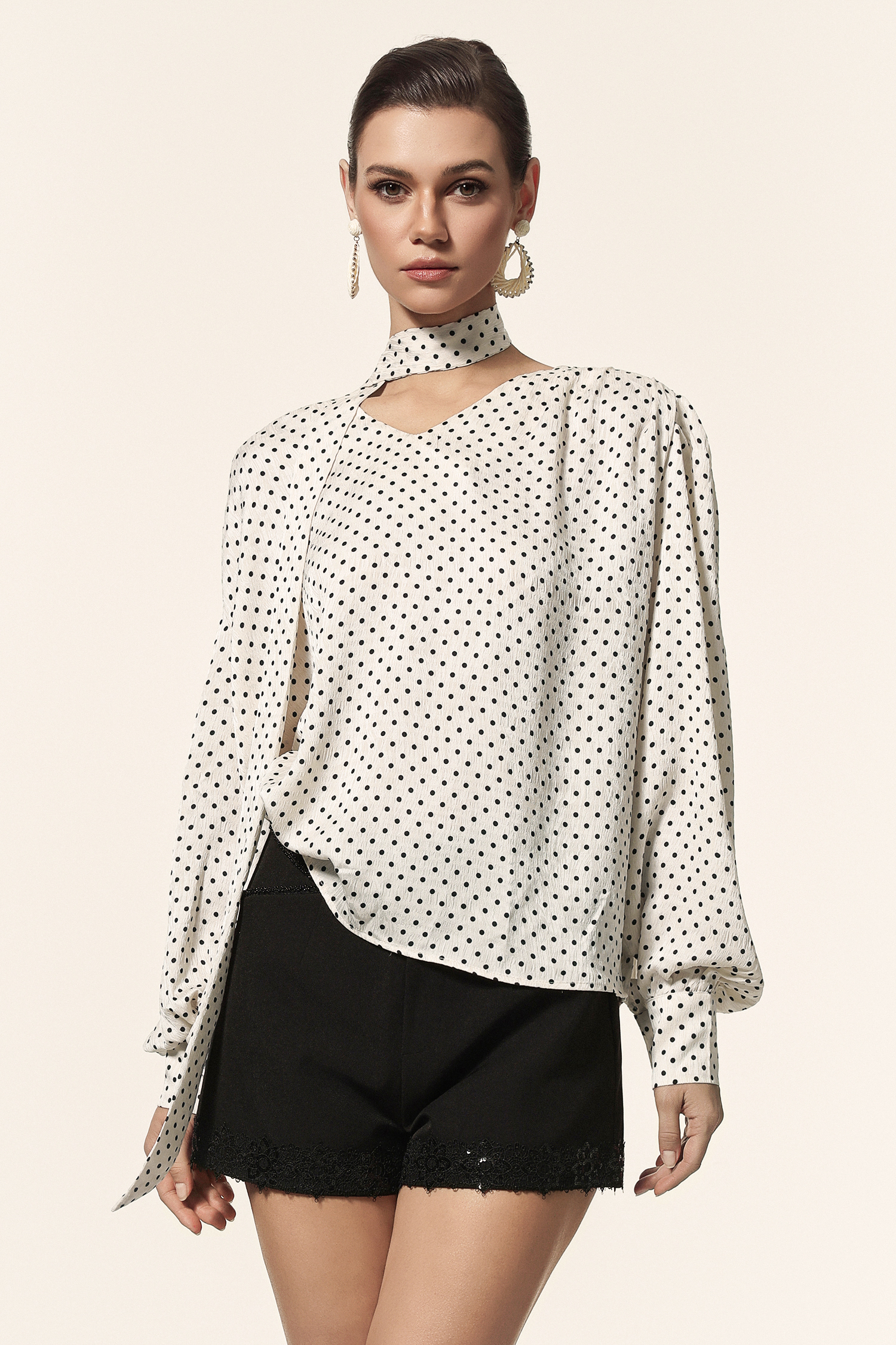 Jaxon V-Neck Long Sleeves Dot Printed Streamer Top