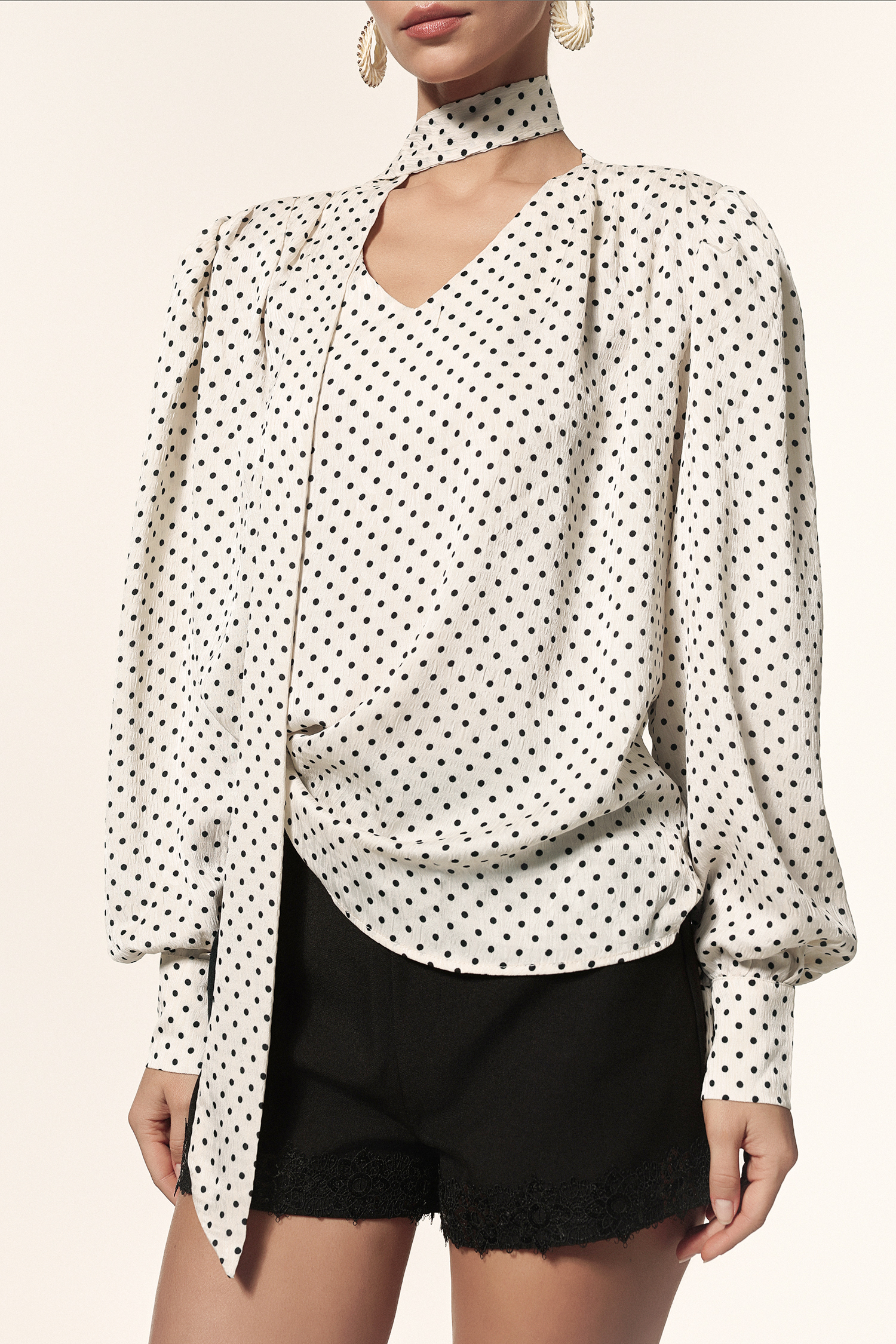 Jaxon V-Neck Long Sleeves Dot Printed Streamer Top