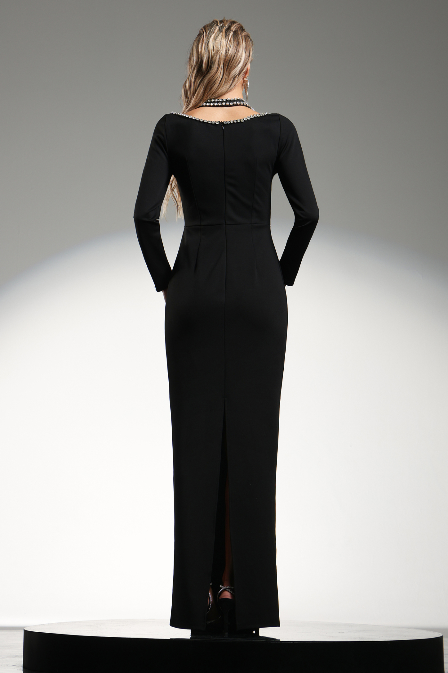 Riane Long Sleeves Halter Diamond Maxi Dress