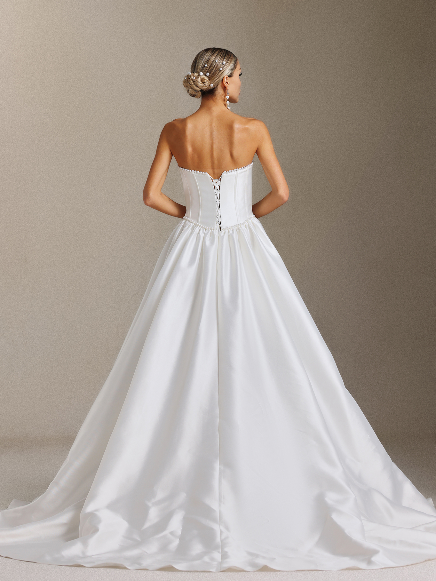 Kasuni Fishbone pearl strapless and tail-drag maxi wedding dress