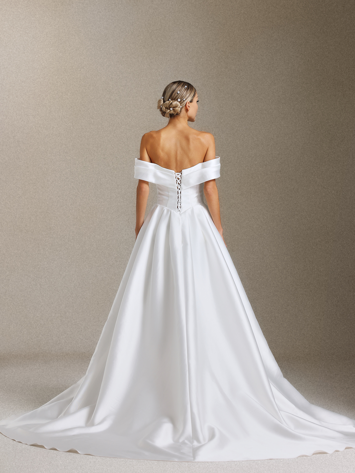 ViayaOff-the-shoulder pleated trailing maxi wedding dress