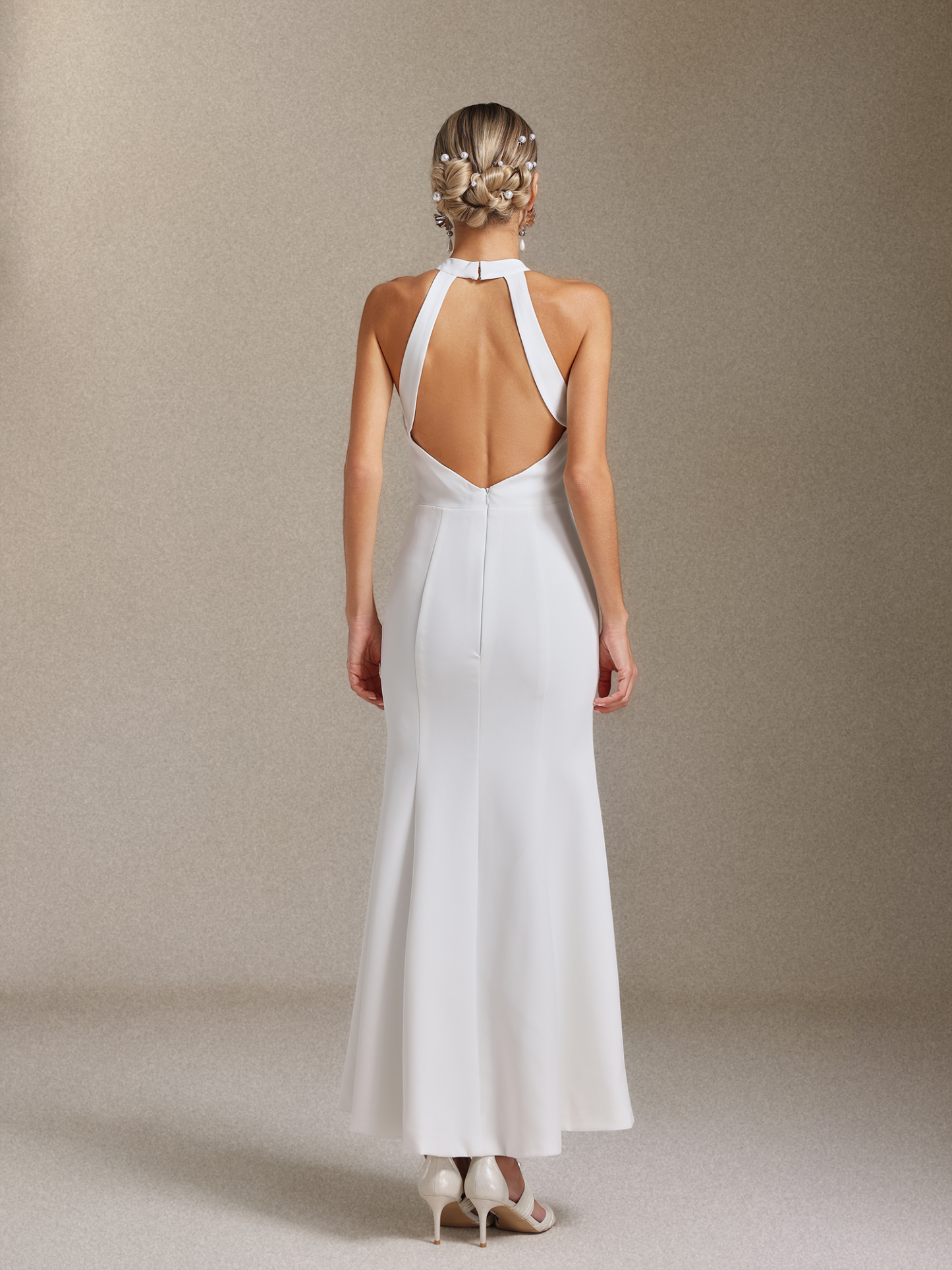 Inez Halter-neck、backless maxi dress