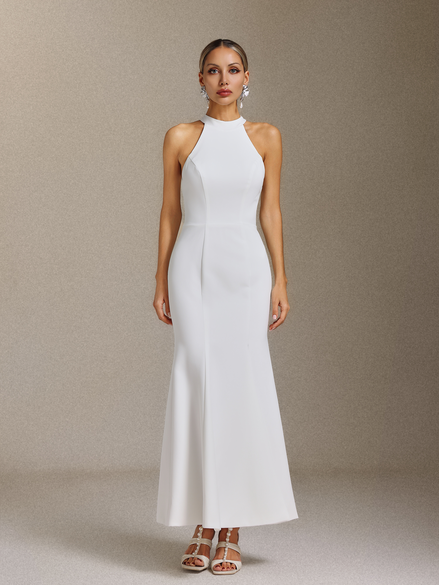 Inez Halter-neck、backless maxi dress