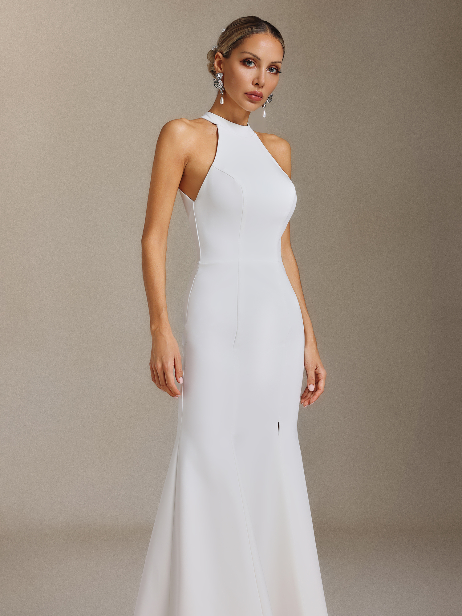 Inez Halter-neck、backless maxi dress