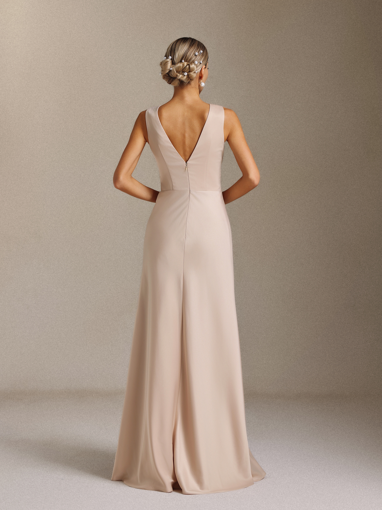 Kyra Sleeveless backless maxi dress