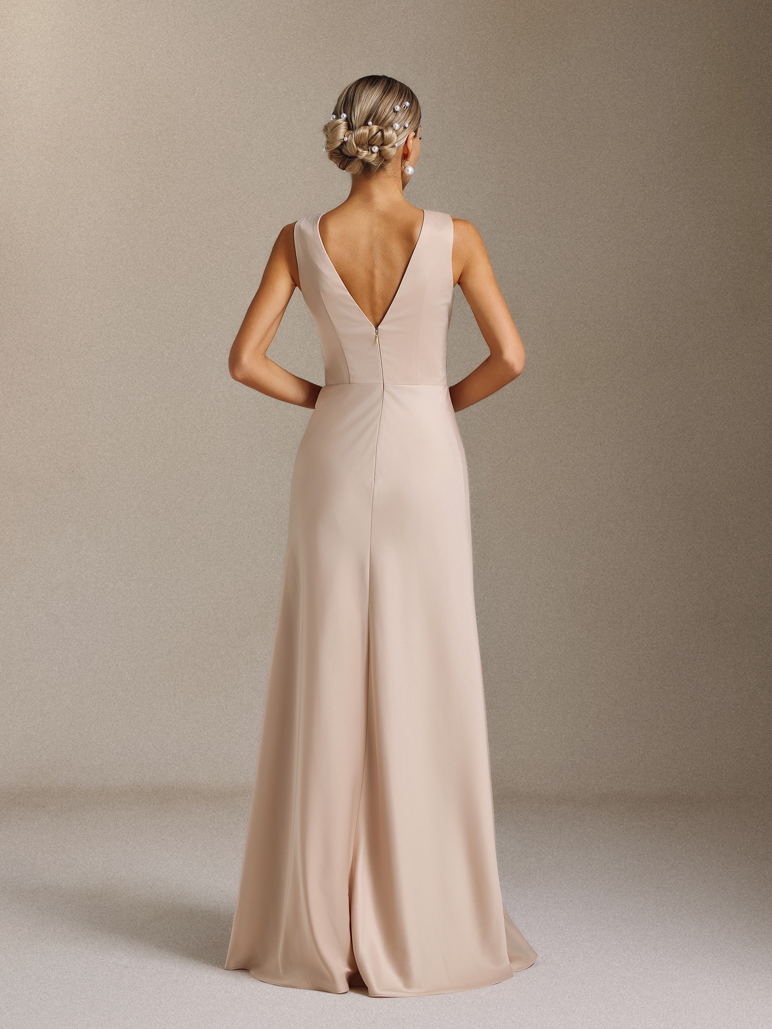 Kyra Sleeveless backless maxi dress