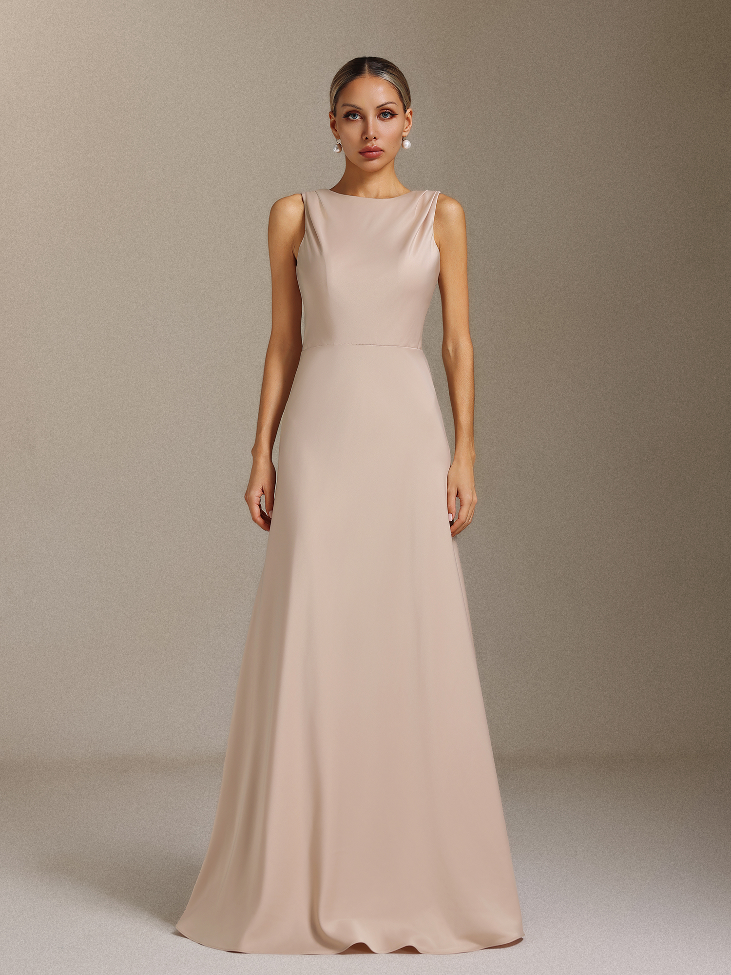 Kyra Sleeveless backless maxi dress