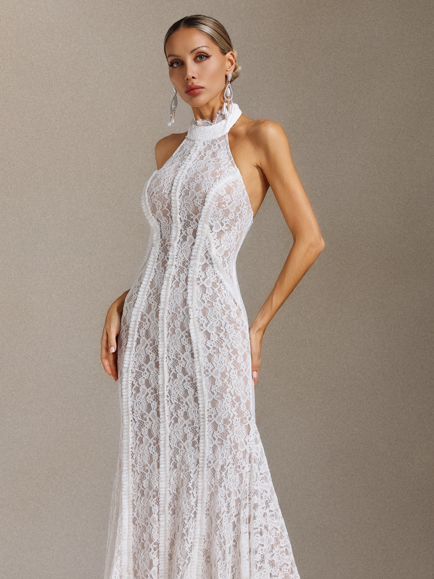 Sloan Lace Halter-neck A trailing skirt hem wedding dress