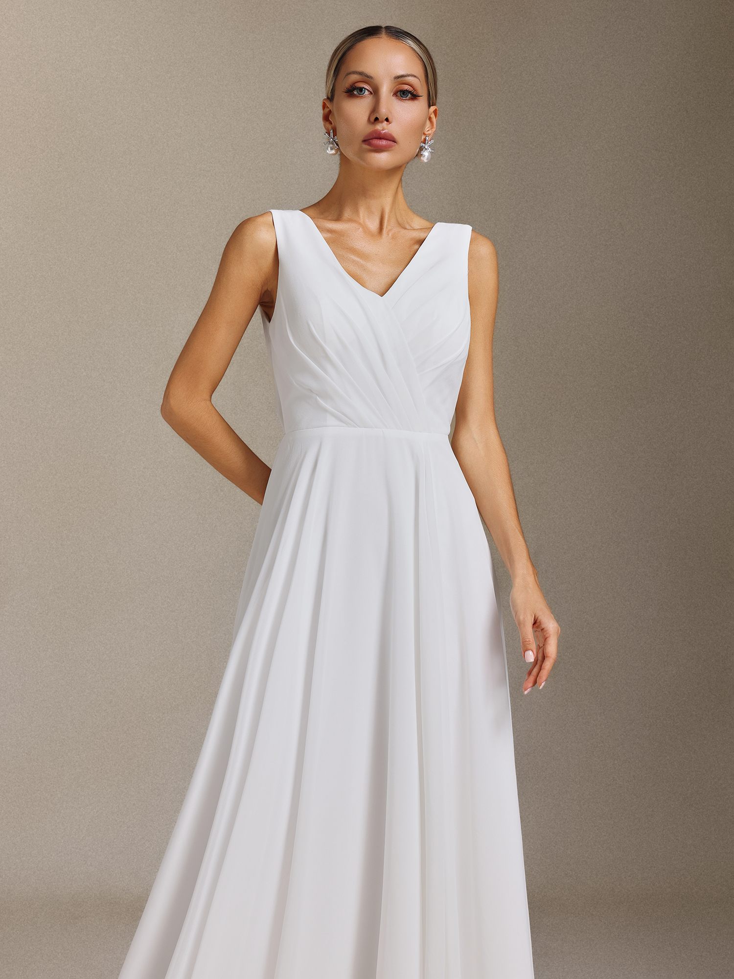 Kerade Pleated V-neck backless Maxi wedding Dress