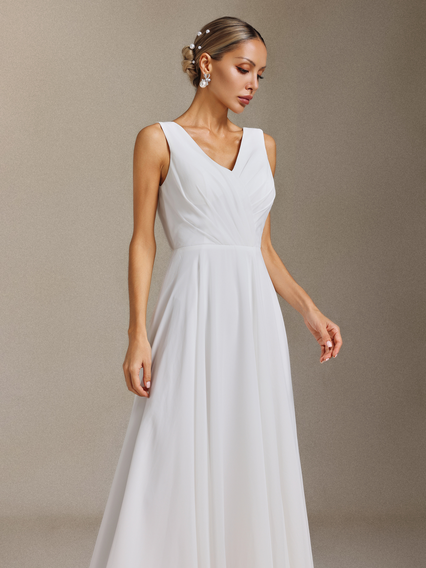 Kerade Pleated V-neck backless Maxi wedding Dress