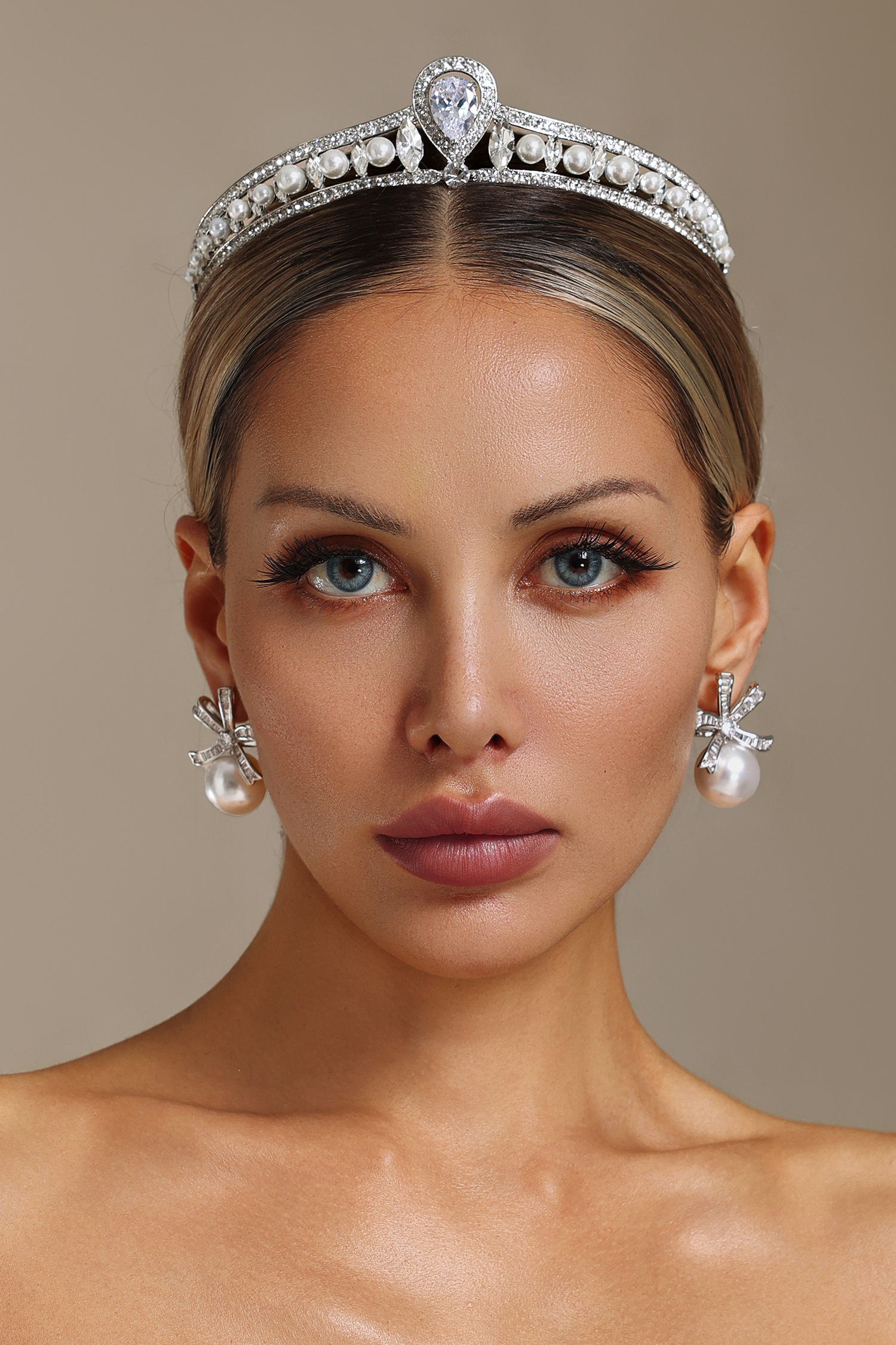 Zandy Diamond Pearl Crown