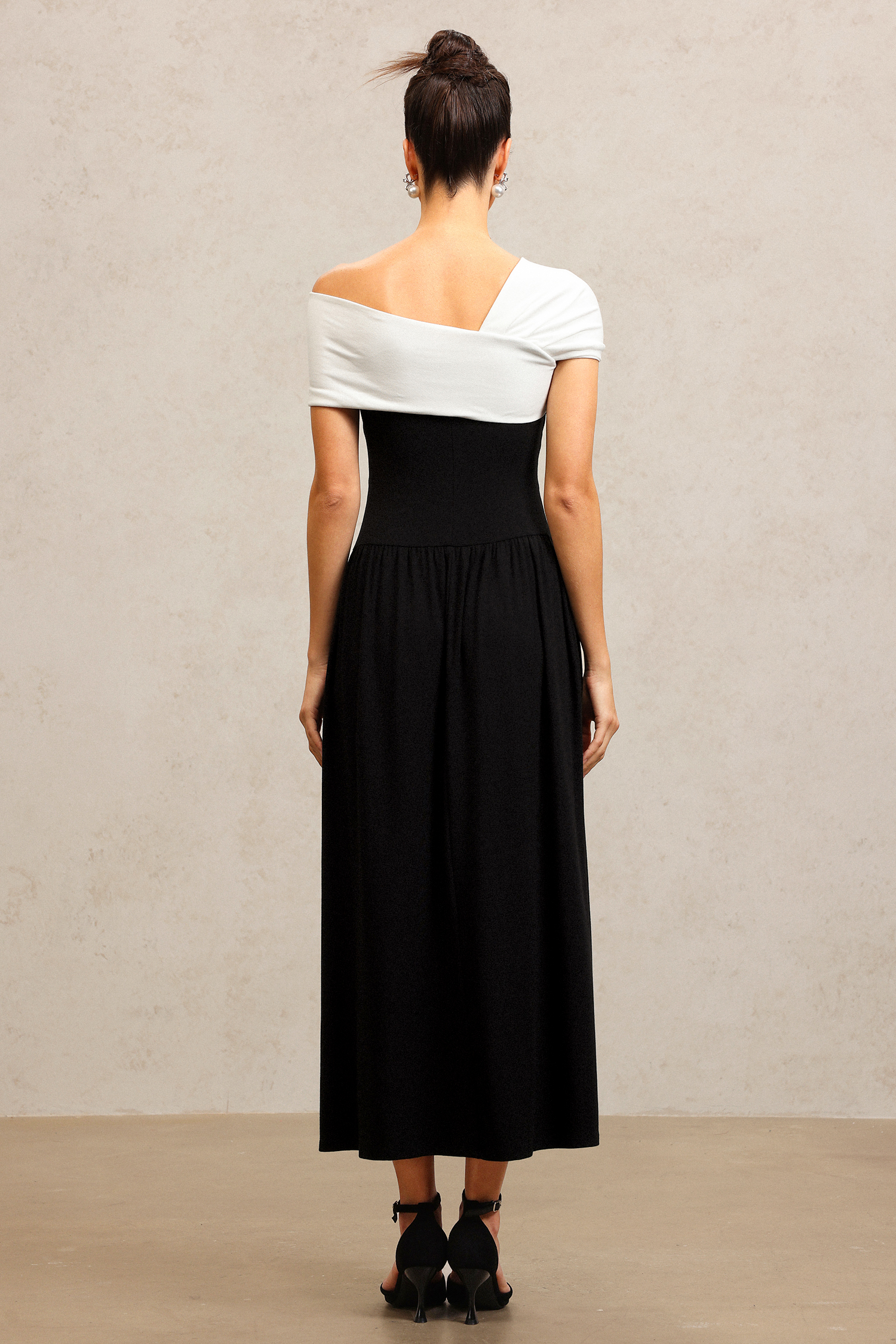 Xenia Off-The-Shoulder Maxi Dress – Bellabarnett