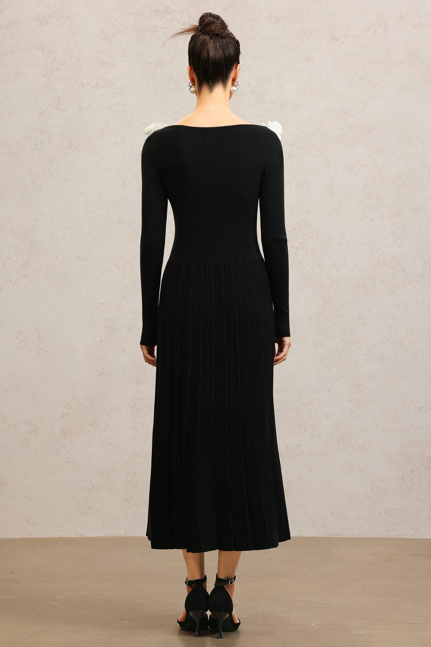 Steffi Round Neck Flowers Long Sleeves Folds Maxi Dress