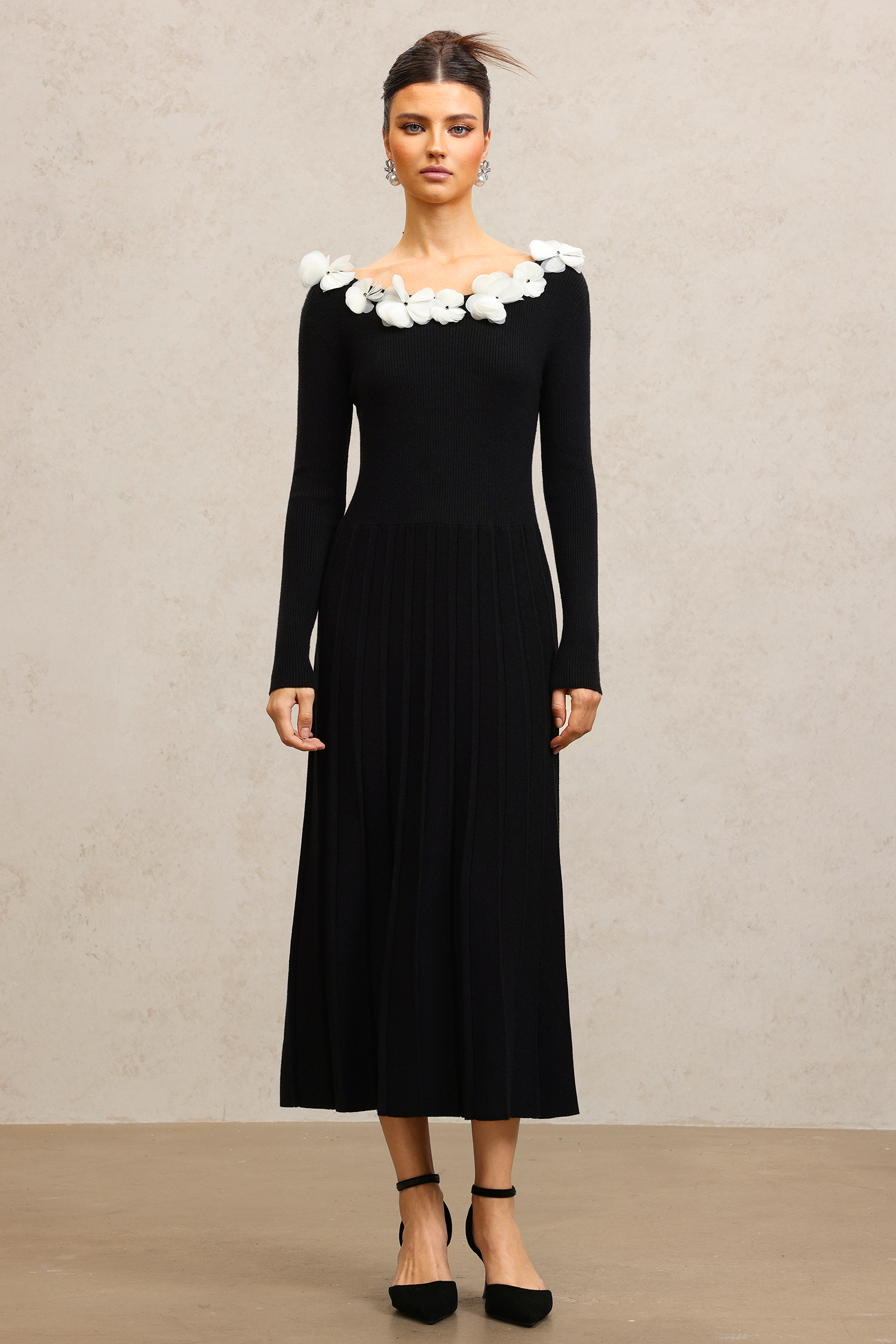 Steffi Round Neck Flowers Long Sleeves Folds Maxi Dress