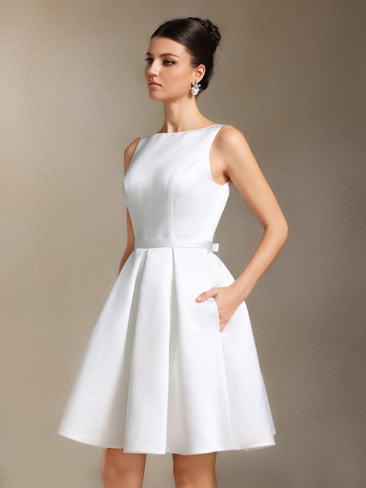 Halee Backless Bow Bow Mini wedding dress