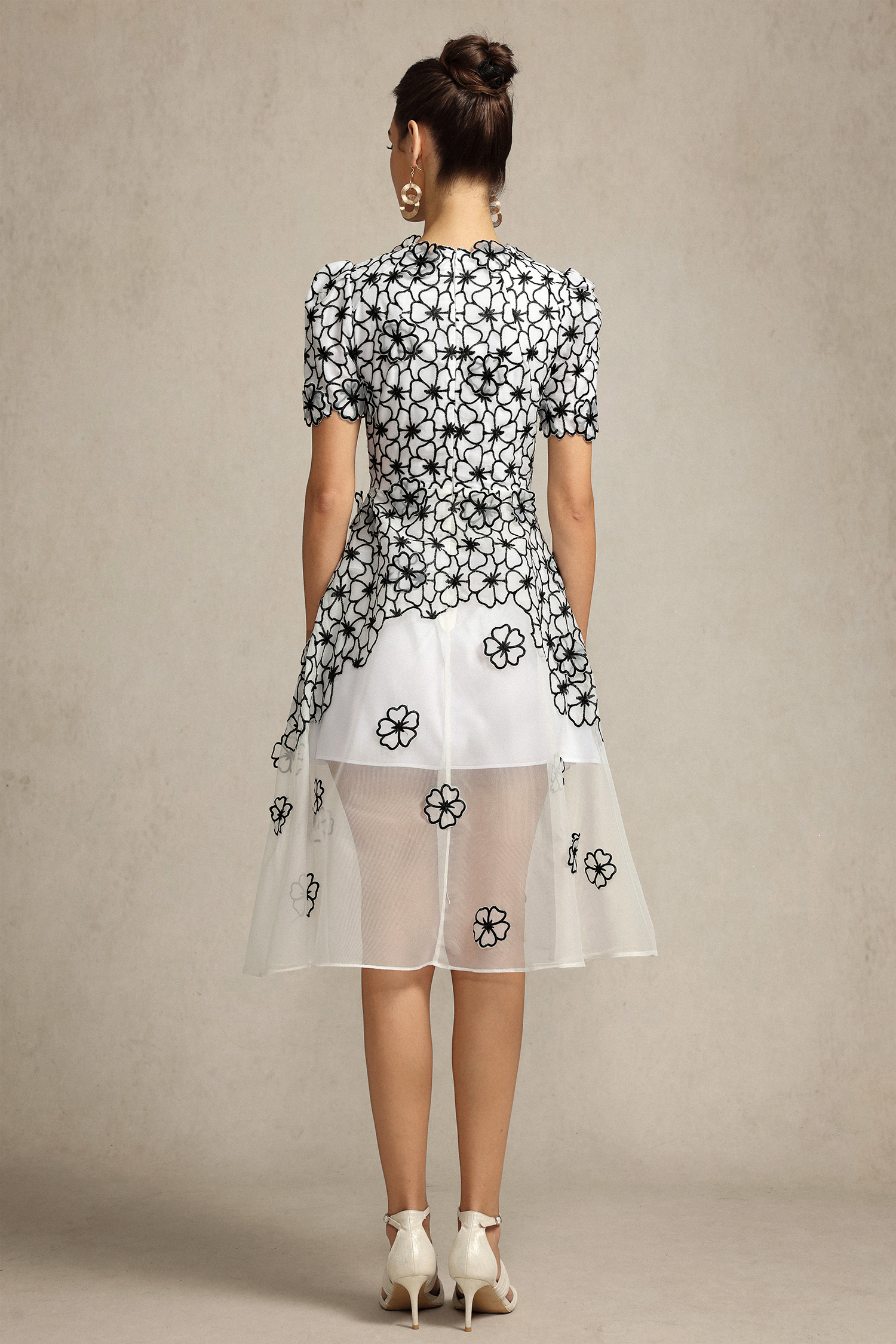 Vlafa Round Neck Short Sleeves Embroidery Flowers Midi Dress