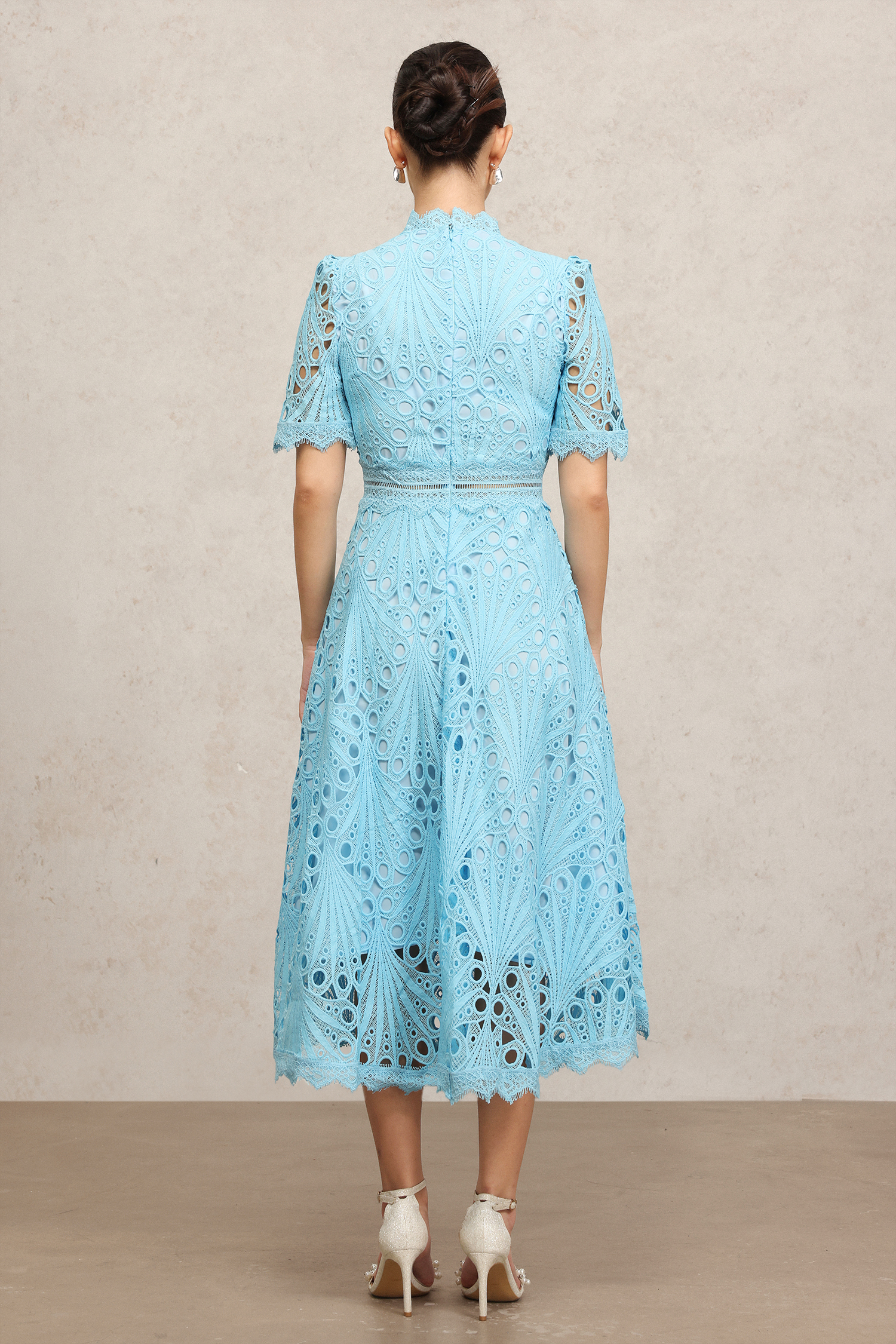 23-24シーズン　ガビ Lzada Short Sleeves Lace Hollow Out Blue Midi Dress