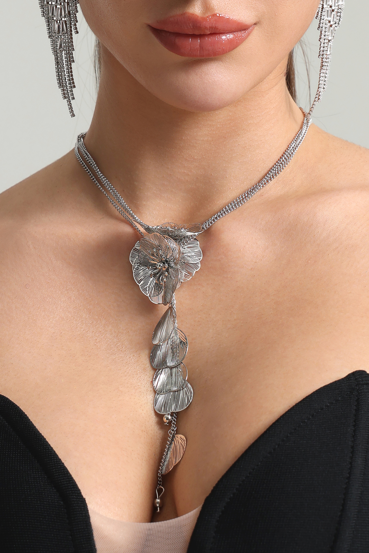 Xakia Flower Metal Necklace