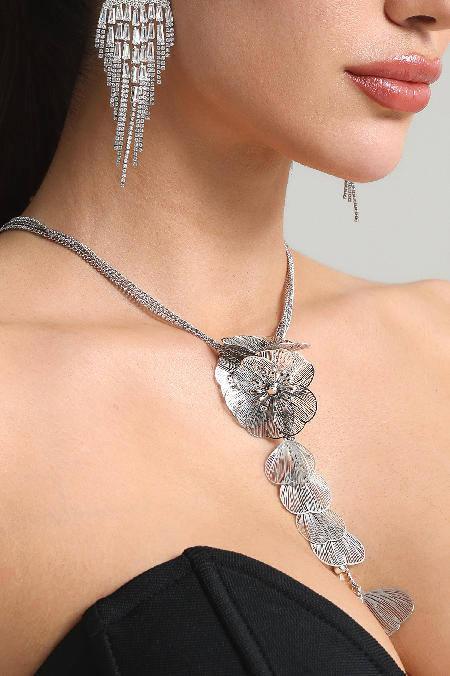 Xakia Flower Metal Necklace