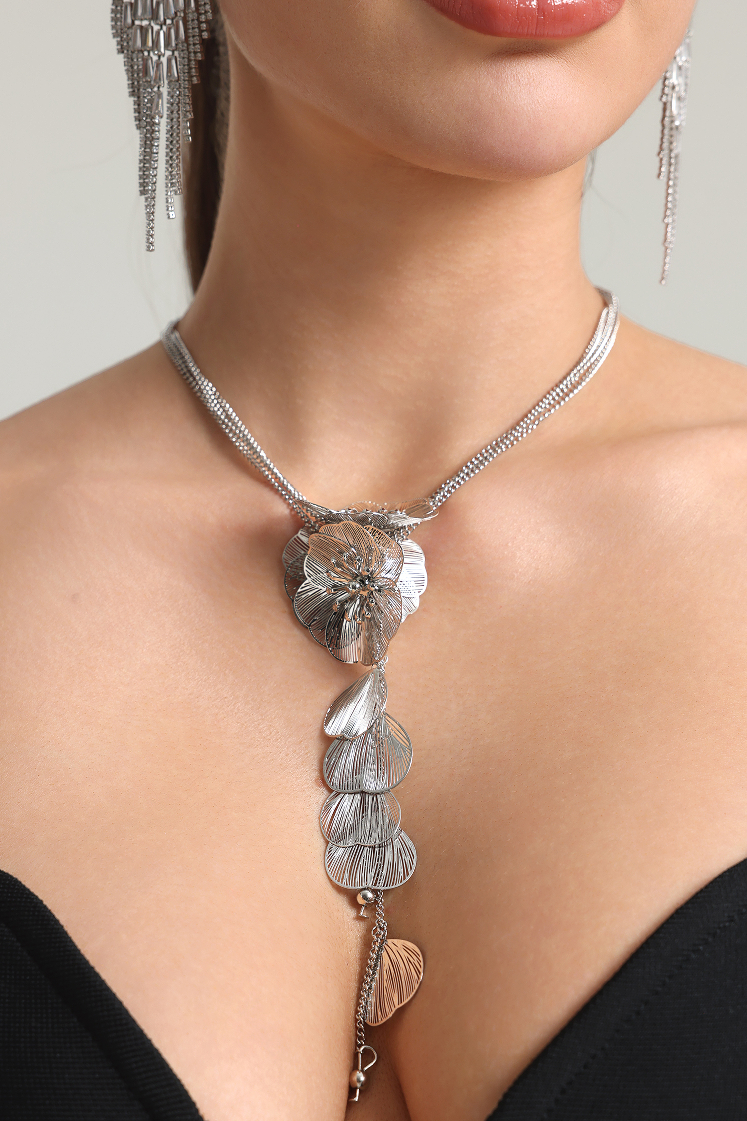 Xakia Flower Metal Necklace