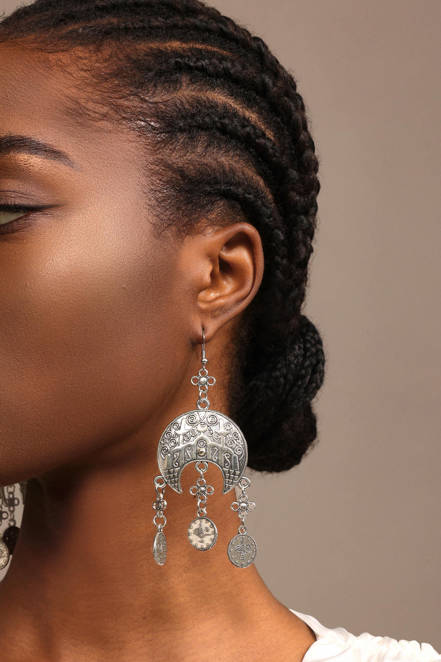 Rueny Metal Engraving Tassels Ethnic Style Earrings