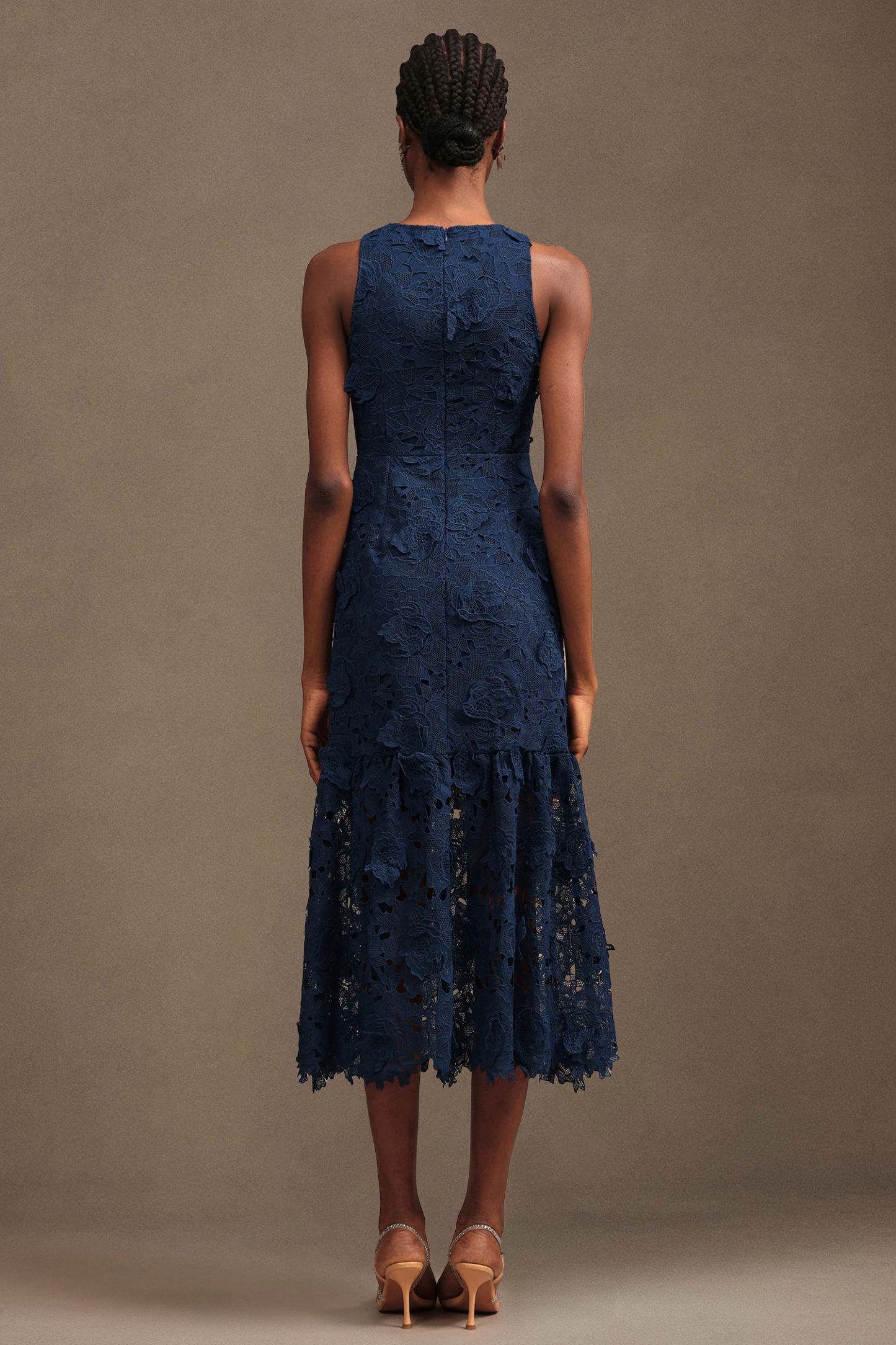 Irregular Romantic Contour Round Neck Sleeveless Floral Lace Maxi Dress