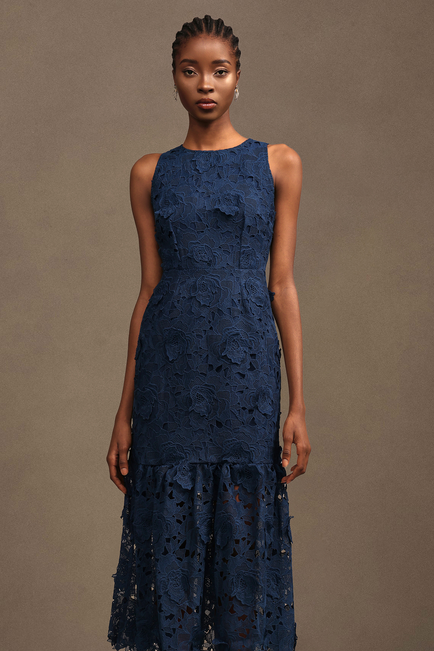 Irregular Romantic Contour Round Neck Sleeveless Floral Lace Maxi Dress