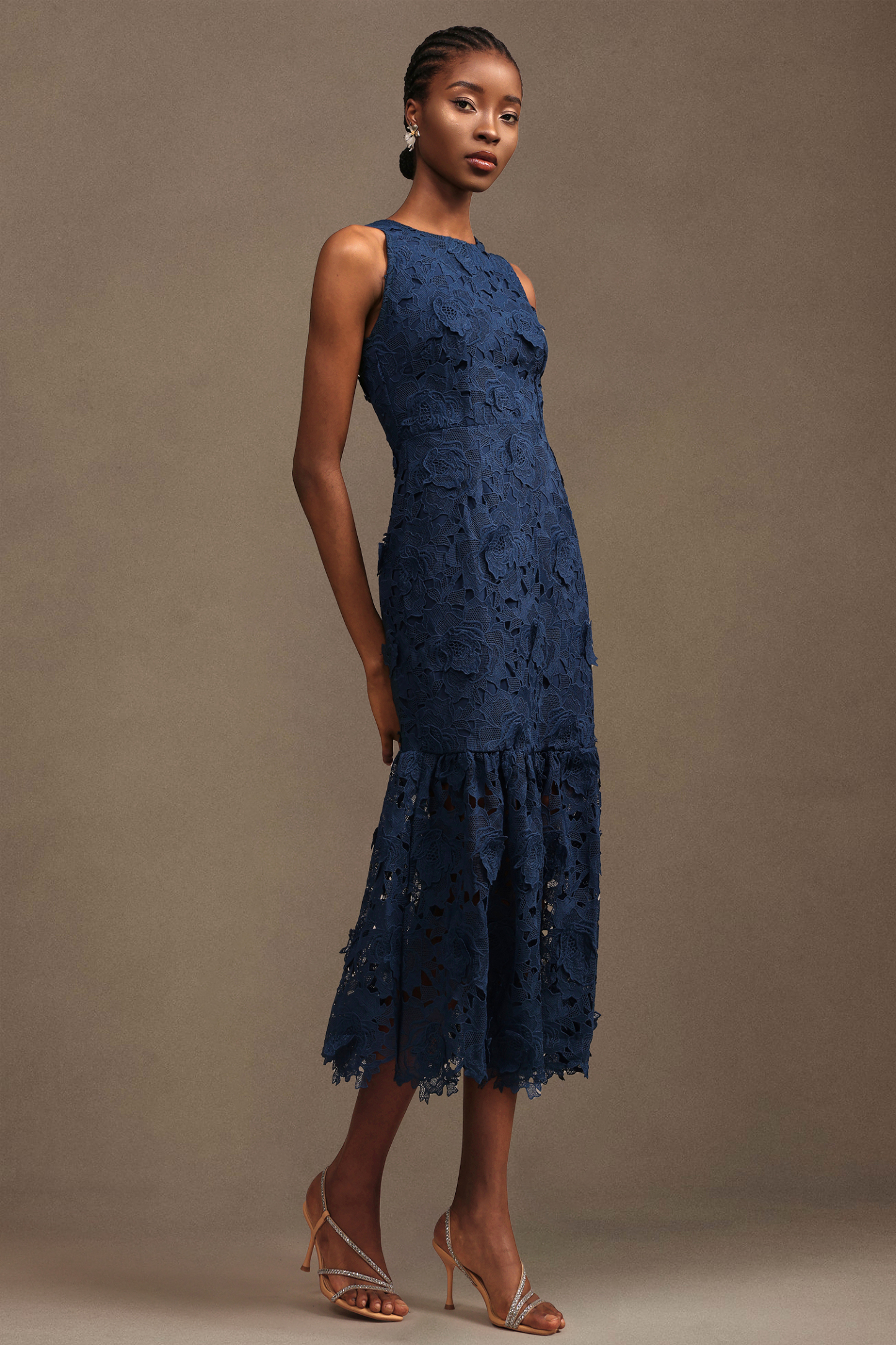 Irregular Romantic Contour Round Neck Sleeveless Floral Lace Maxi Dress