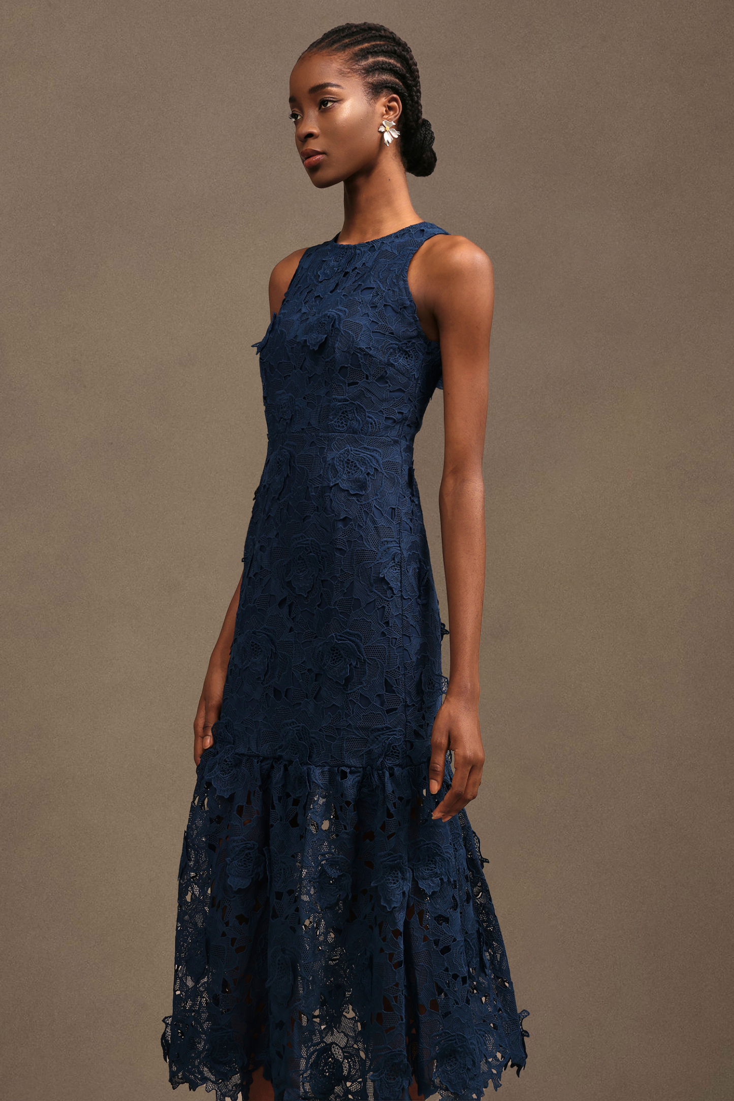 Irregular Romantic Contour Round Neck Sleeveless Floral Lace Maxi Dress