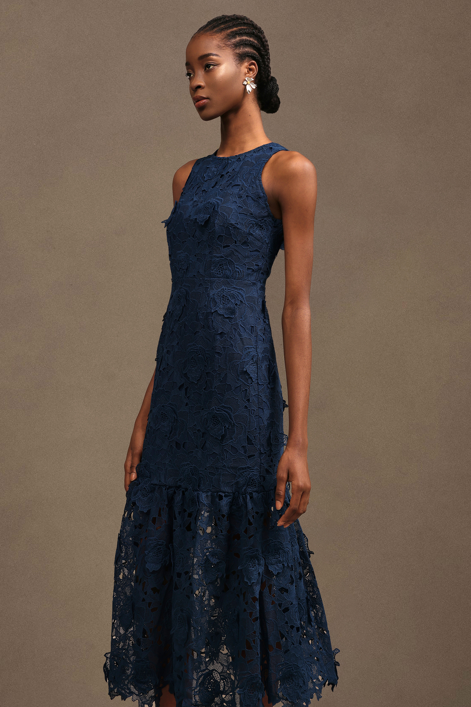 Irregular Romantic Contour Round Neck Sleeveless Floral Lace Maxi Dress