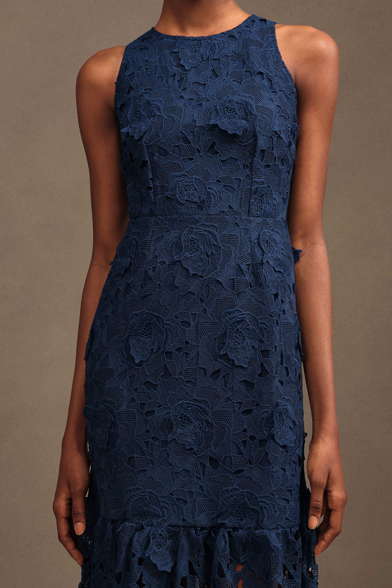 Irregular Romantic Contour Round Neck Sleeveless Floral Lace Maxi Dress