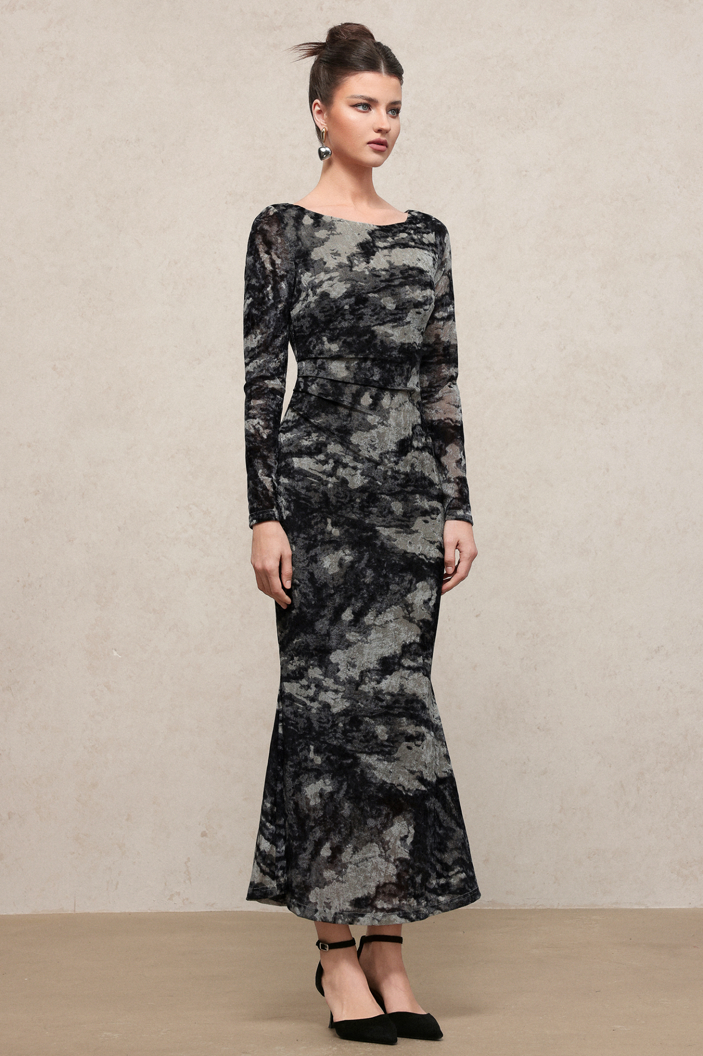 Heisel Elegant Contour Long Sleeve Blend Velvet Maxi Dress
