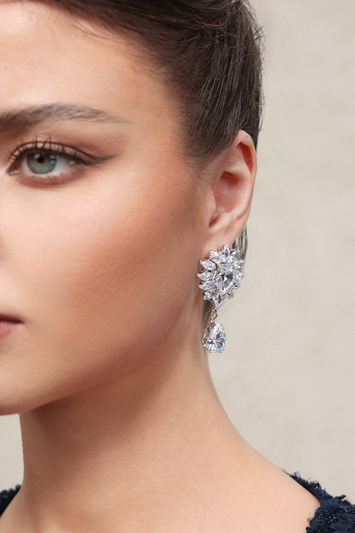 Delisy Diamond Flower Droplet Metal Earrings