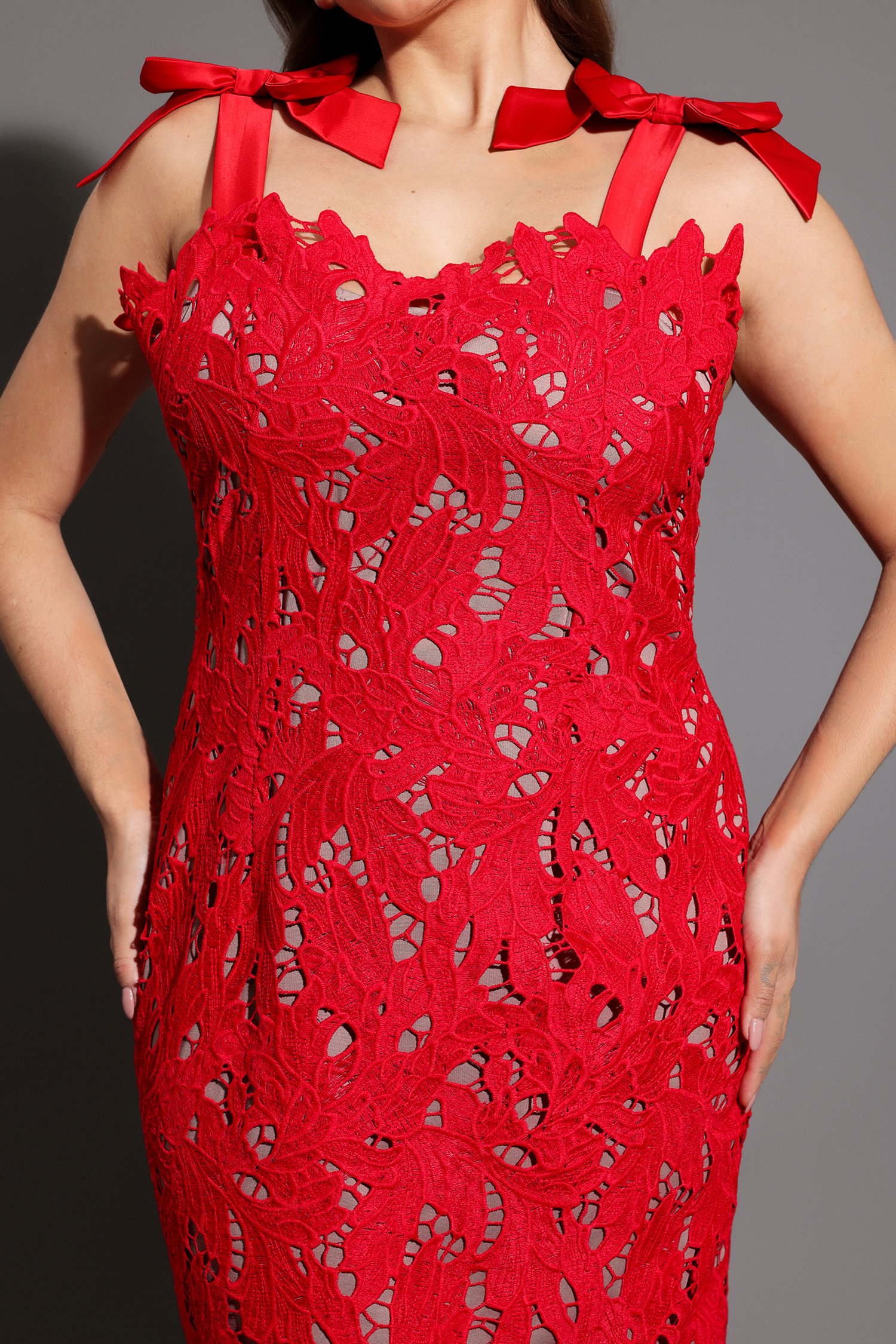 Teela Bows Lace Sleeveless Maxi Dress