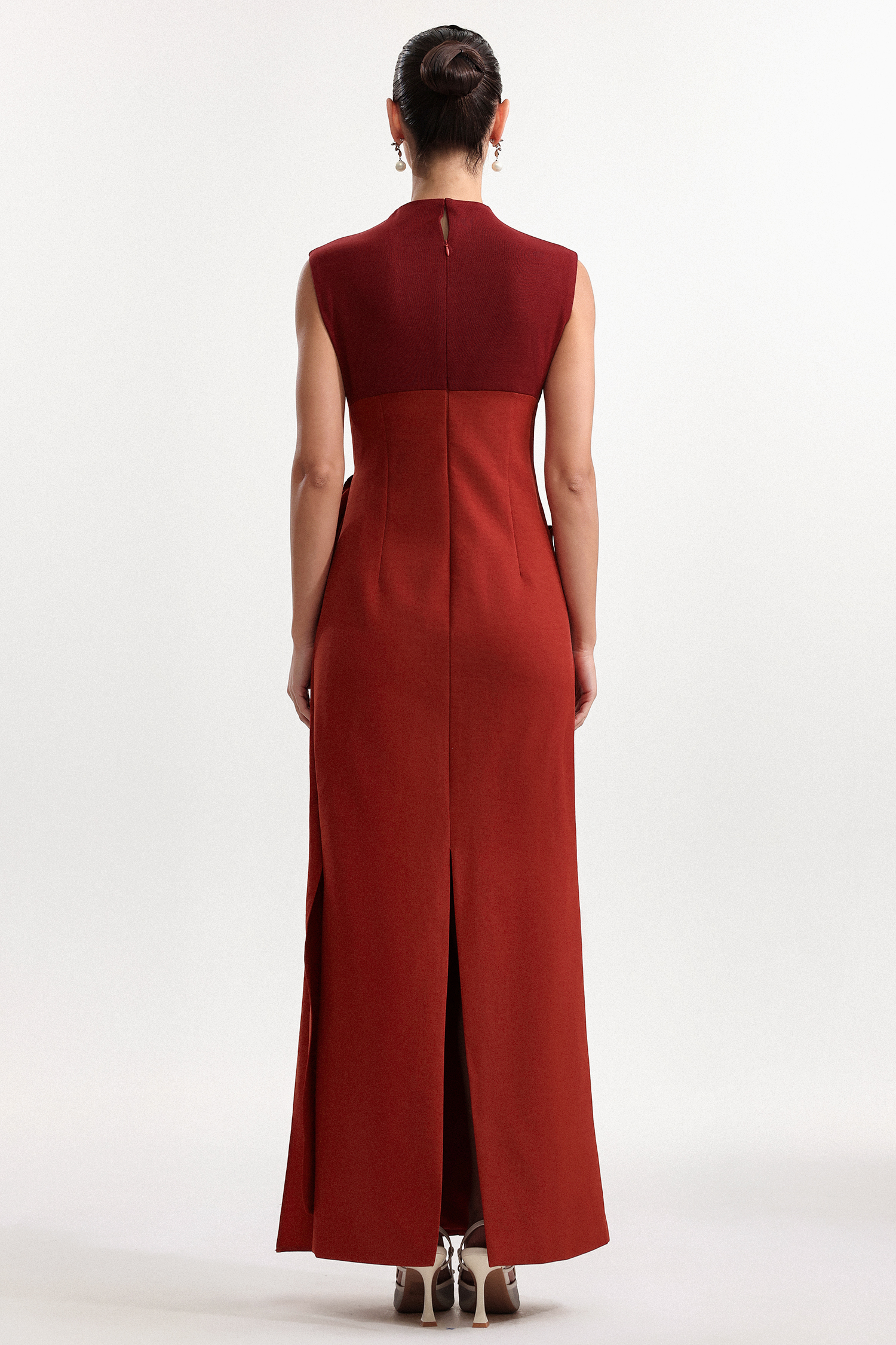 Elana Elegant Cinched Waist Sleeveless Pleated Woven Maxi Dress