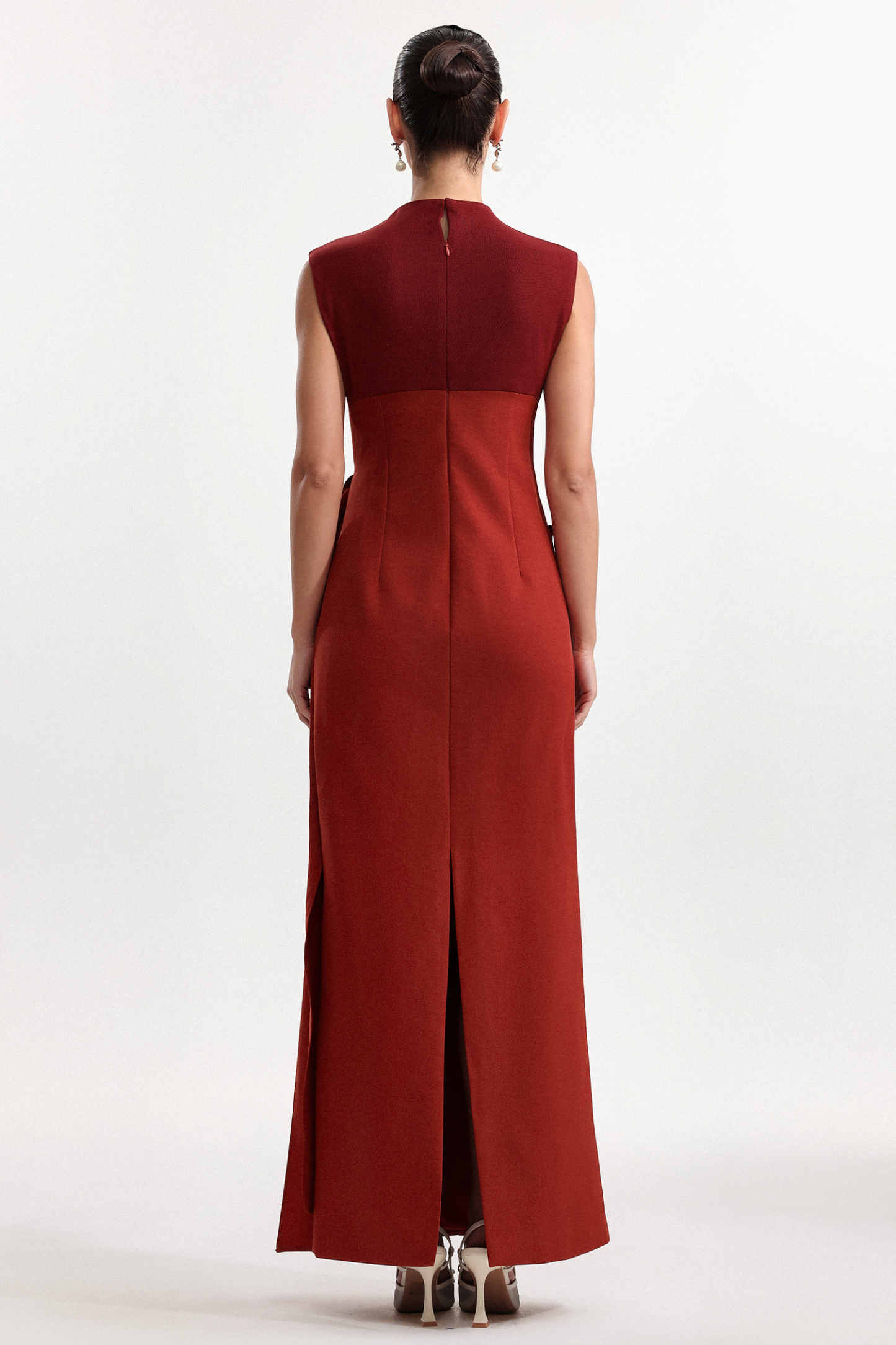 Elana Elegant Cinched Waist Sleeveless Pleated Woven Maxi Dress