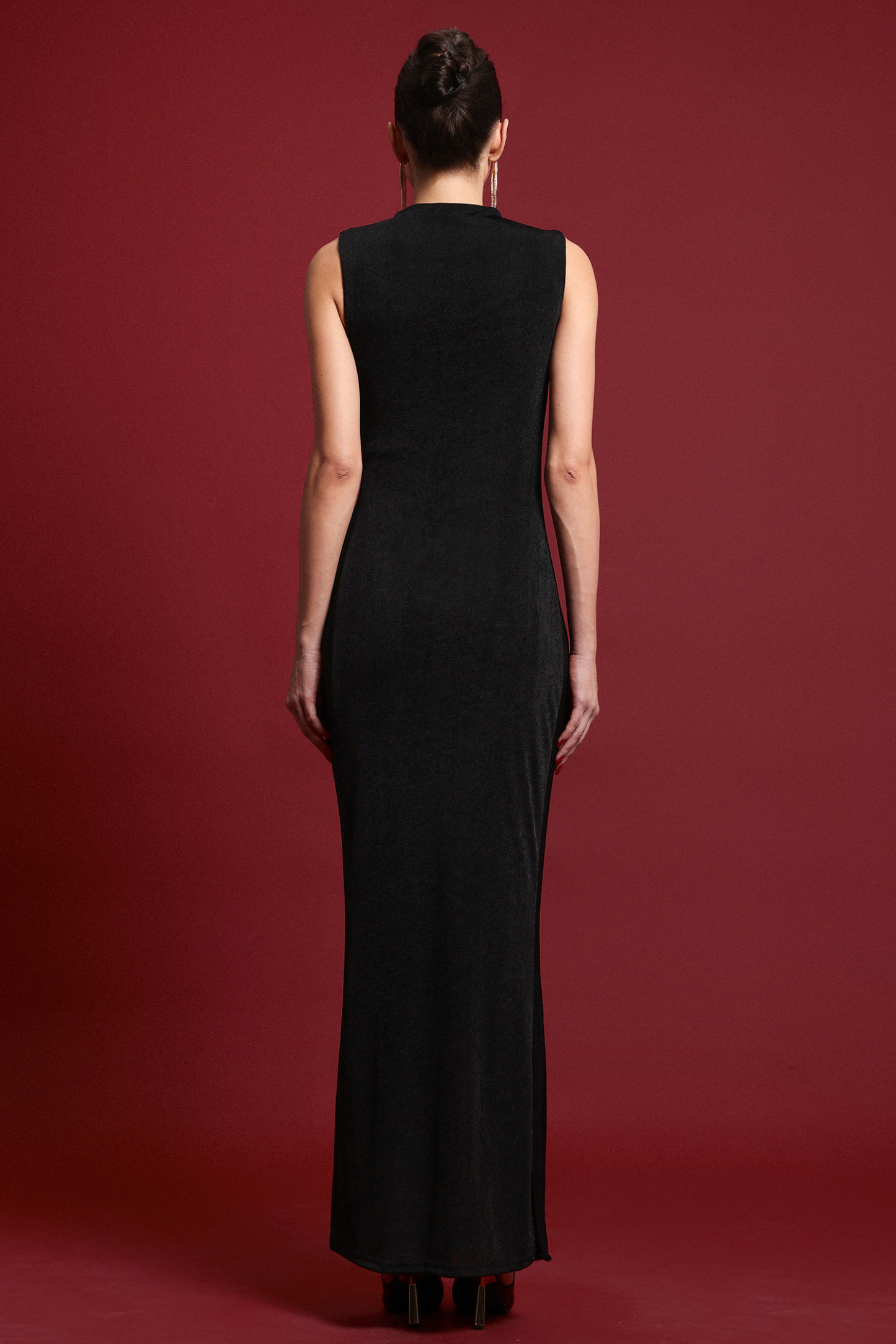 Kidia Elegant Contour Sleeveless Gathered Knit Black Maxi Dress