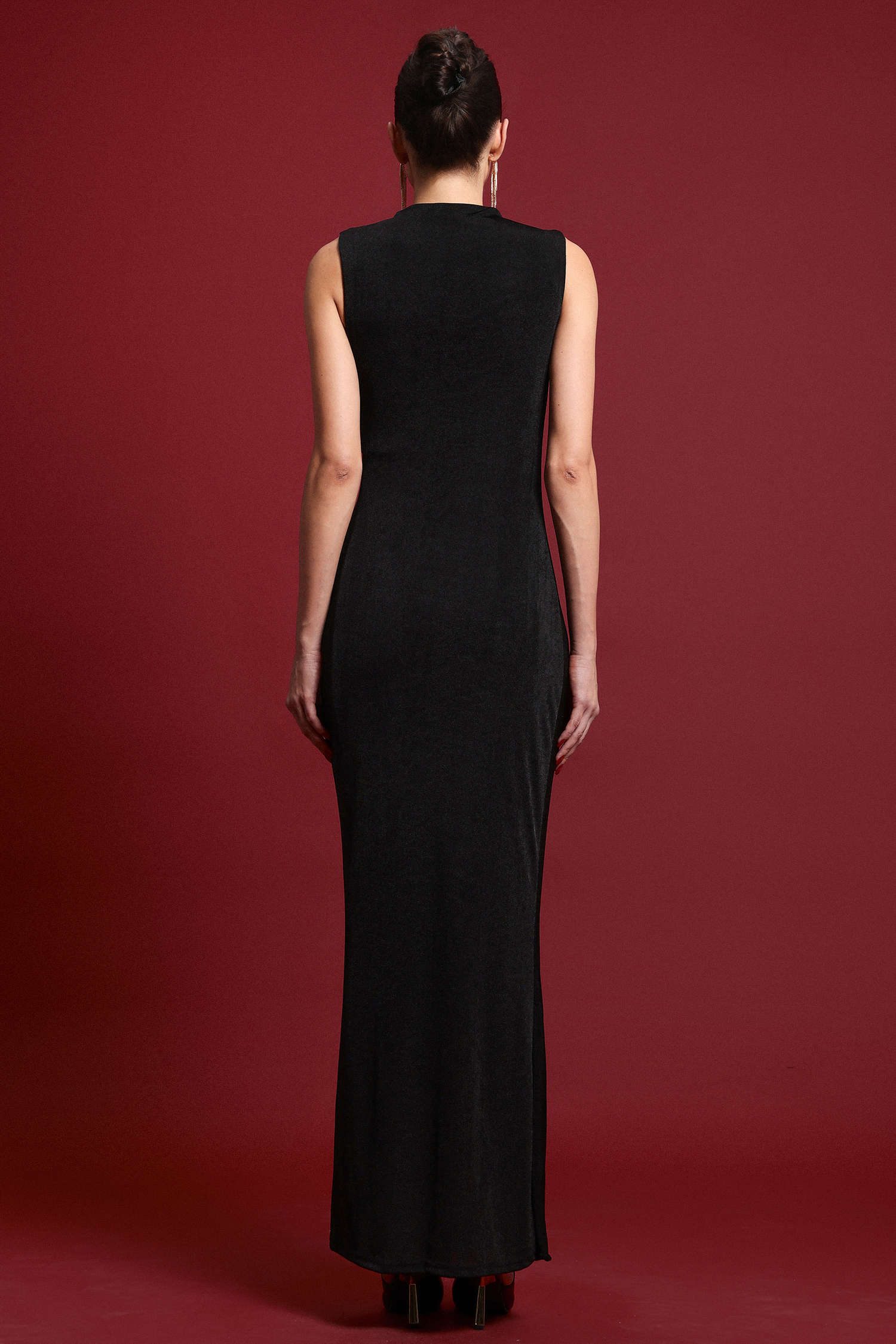 Kidia Elegant Contour Sleeveless Gathered Knit Black Maxi Dress