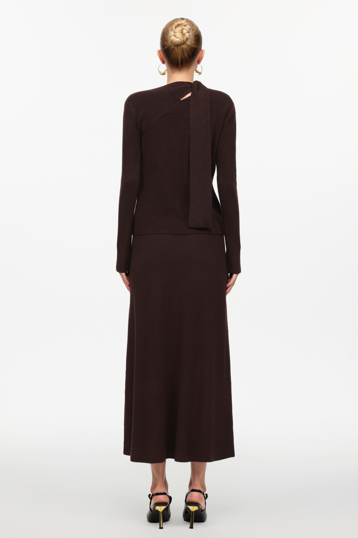 Lelia Elegant Contour Long Sleeve Knot Knit Top And Skirt Two-Piece Set