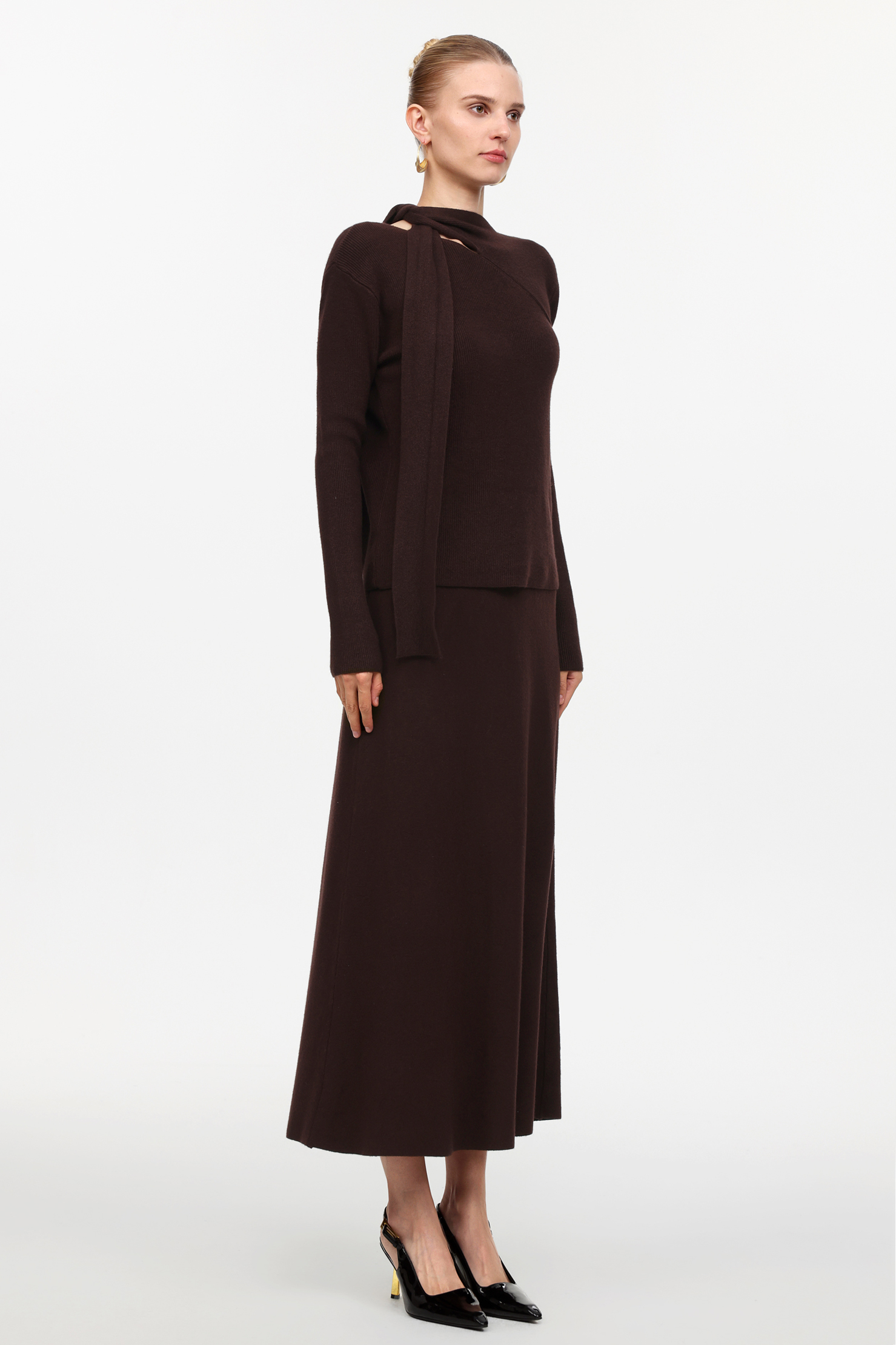 Lelia Elegant Contour Long Sleeve Knot Knit Top And Skirt Two-Piece Set