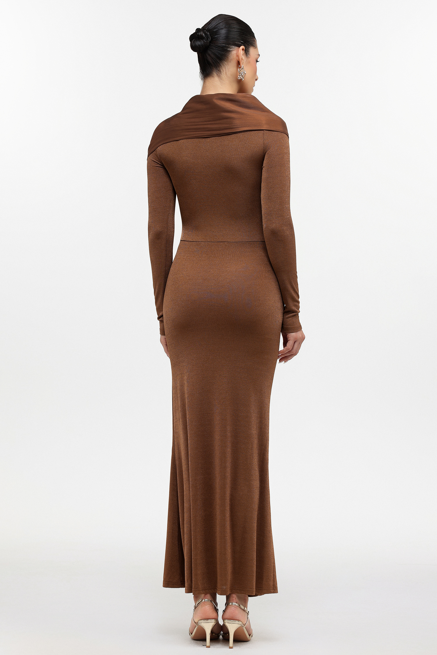 Niamh Elegant Contour Long Sleeve Sheen Scarf Knit Maxi Dress